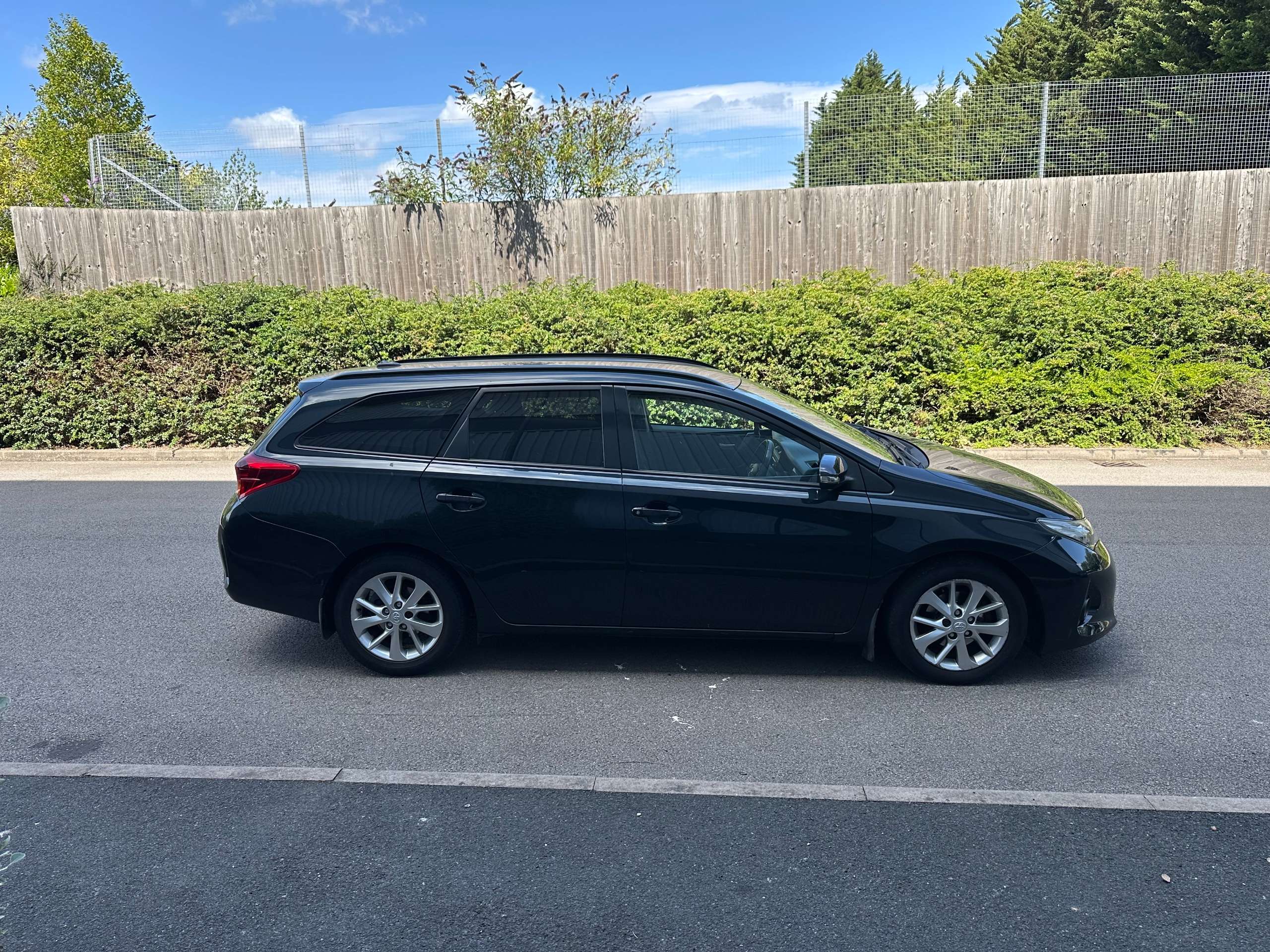 A 2014 TOYOTA AURIS 1.4 D-4D Sport Touring Sports 5dr Diesel Manual Euro 5 (s/s) (90 ps) A 2014 TOYOTA AURIS 1.4 D-4D Sport Touring Sports 5dr Diesel Manual Euro 5 (s/s) (90 ps)