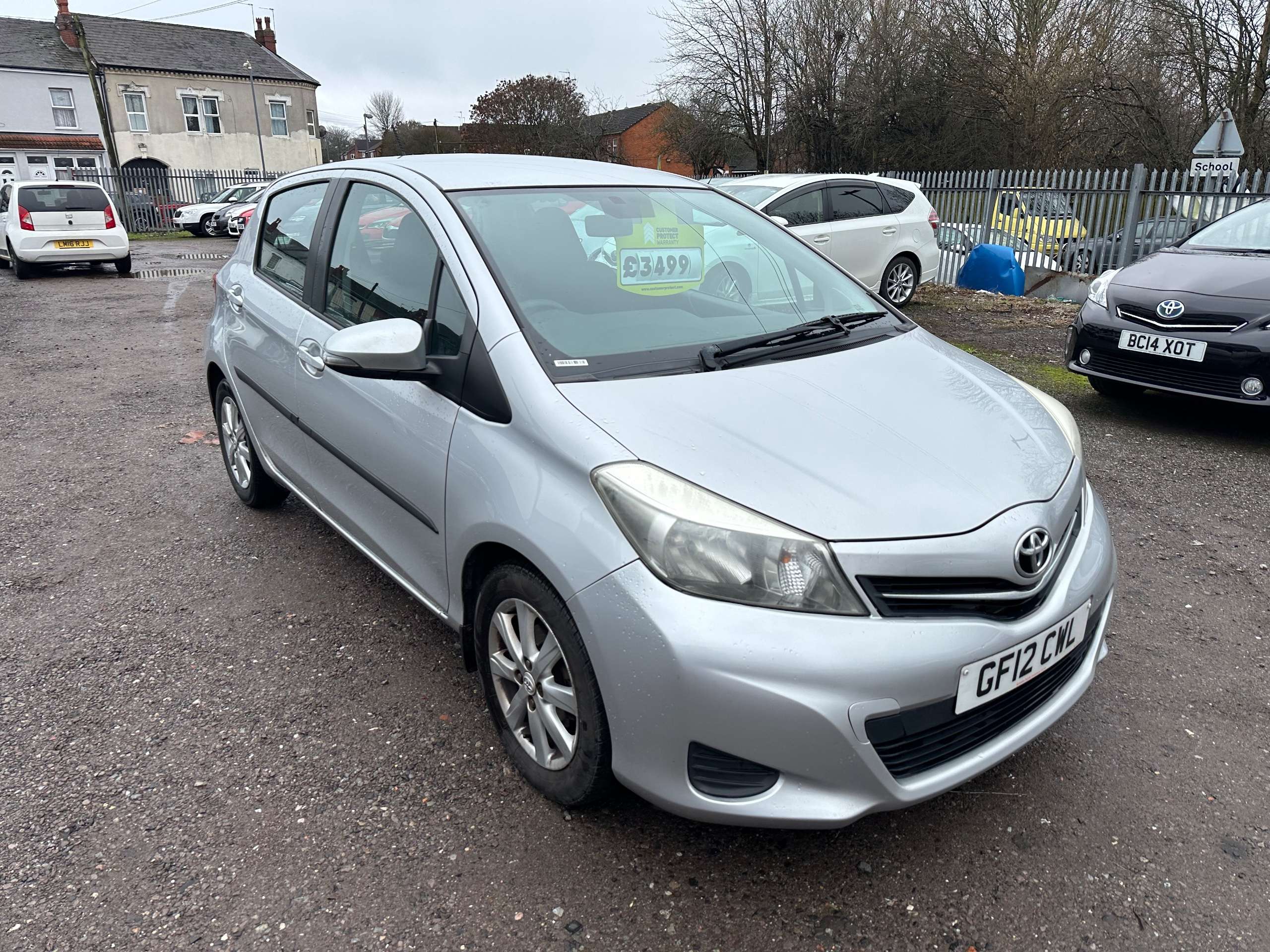 A 2012 TOYOTA YARIS 1.33 Dual VVT-i TR Hatchback 5dr Petrol Manual Euro 5 (101 ps) A 2012 TOYOTA YARIS 1.33 Dual VVT-i TR Hatchback 5dr Petrol Manual Euro 5 (101 ps)