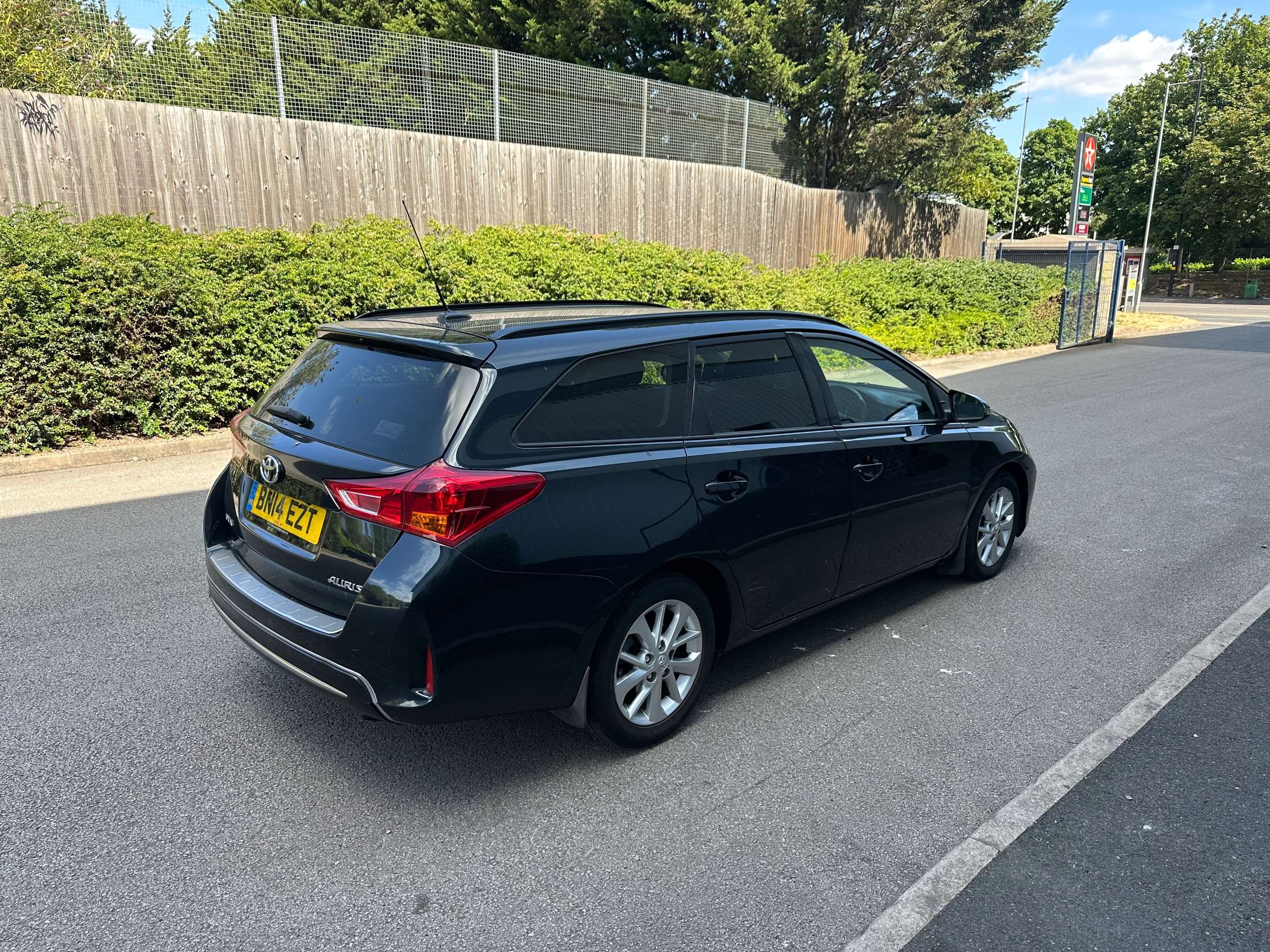 A 2014 TOYOTA AURIS 1.4 D-4D Sport Touring Sports 5dr Diesel Manual Euro 5 (s/s) (90 ps) A 2014 TOYOTA AURIS 1.4 D-4D Sport Touring Sports 5dr Diesel Manual Euro 5 (s/s) (90 ps)