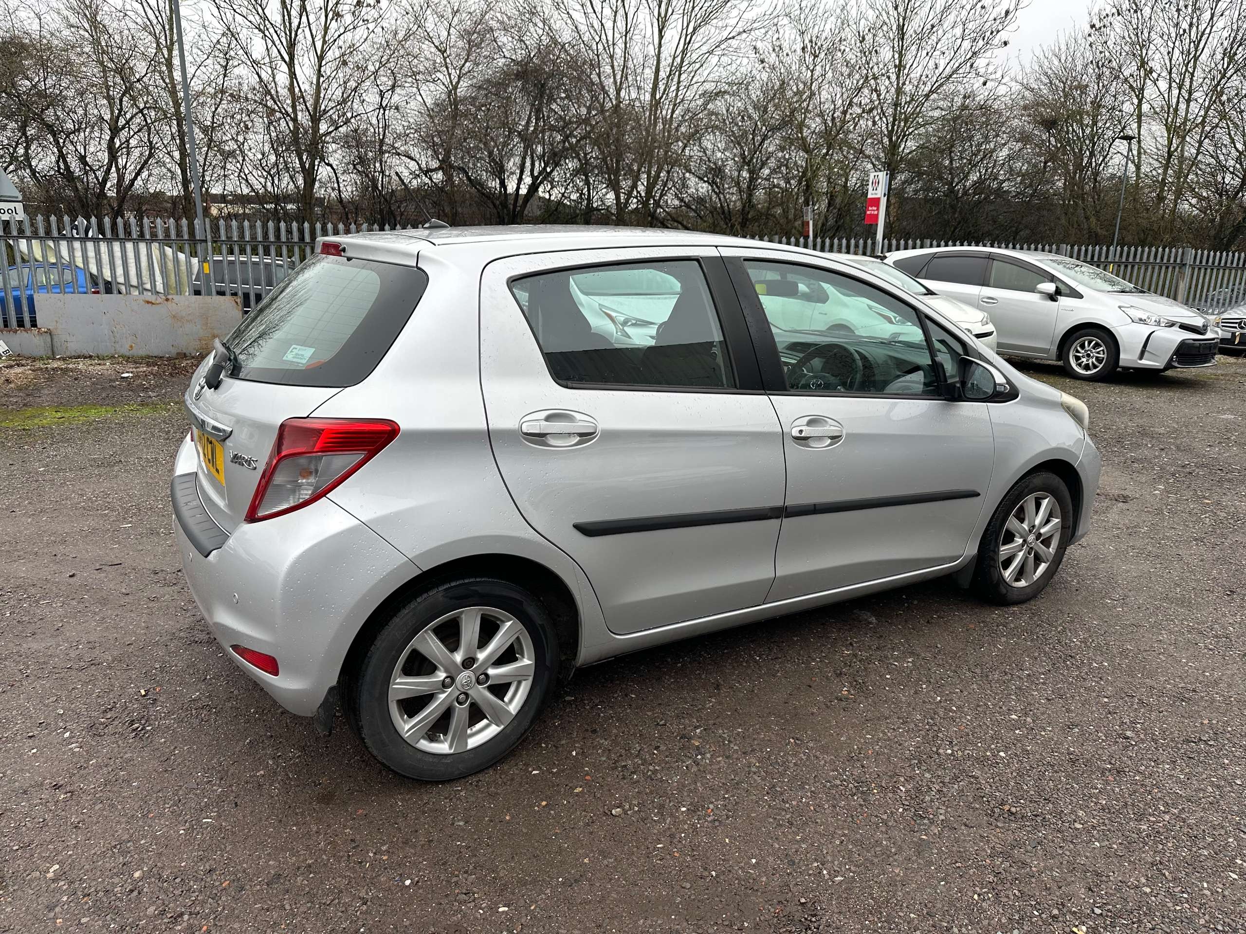 A 2012 TOYOTA YARIS 1.33 Dual VVT-i TR Hatchback 5dr Petrol Manual Euro 5 (101 ps) A 2012 TOYOTA YARIS 1.33 Dual VVT-i TR Hatchback 5dr Petrol Manual Euro 5 (101 ps)