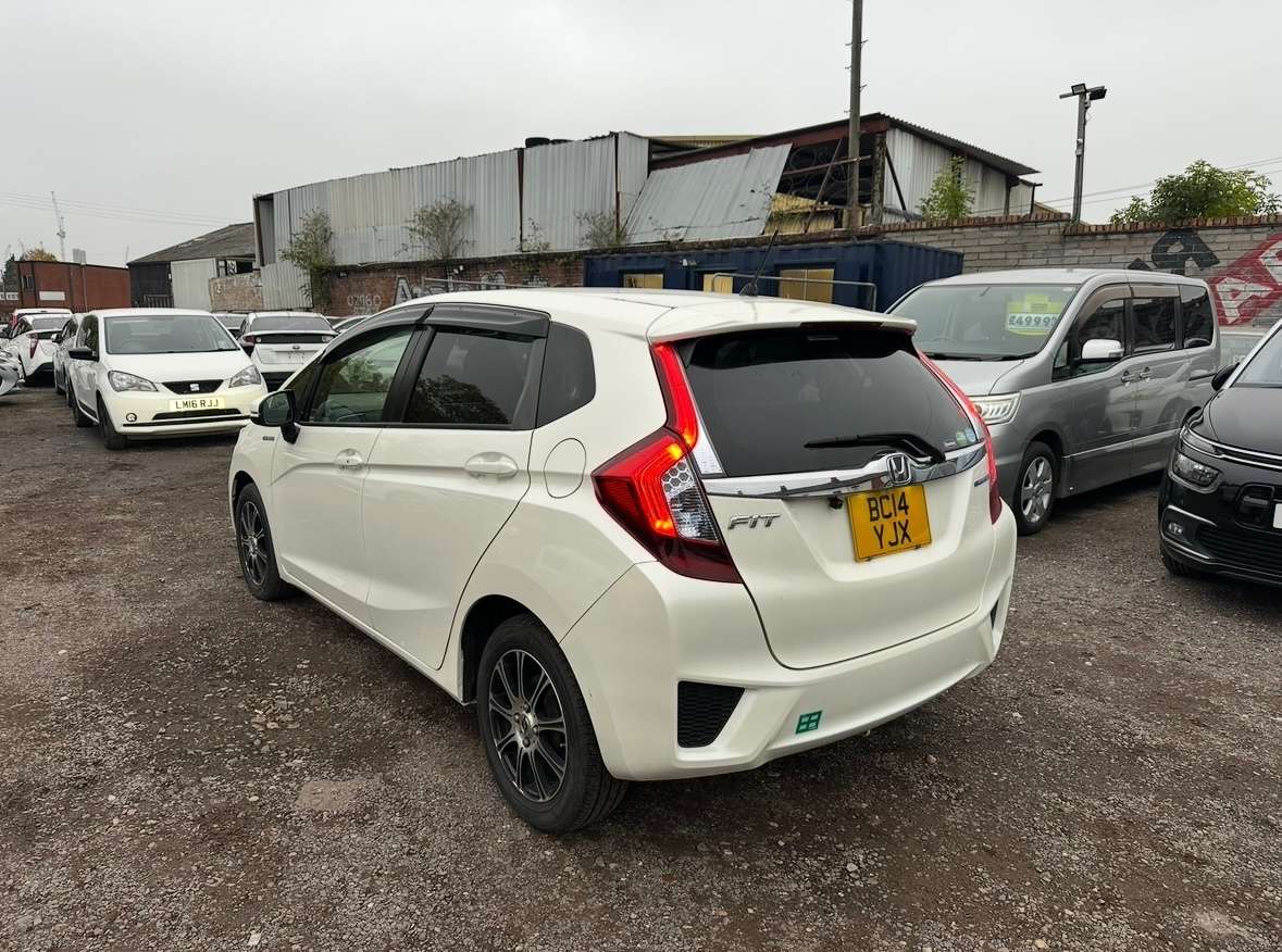 A 2014 HONDA FIT A 2014 HONDA FIT