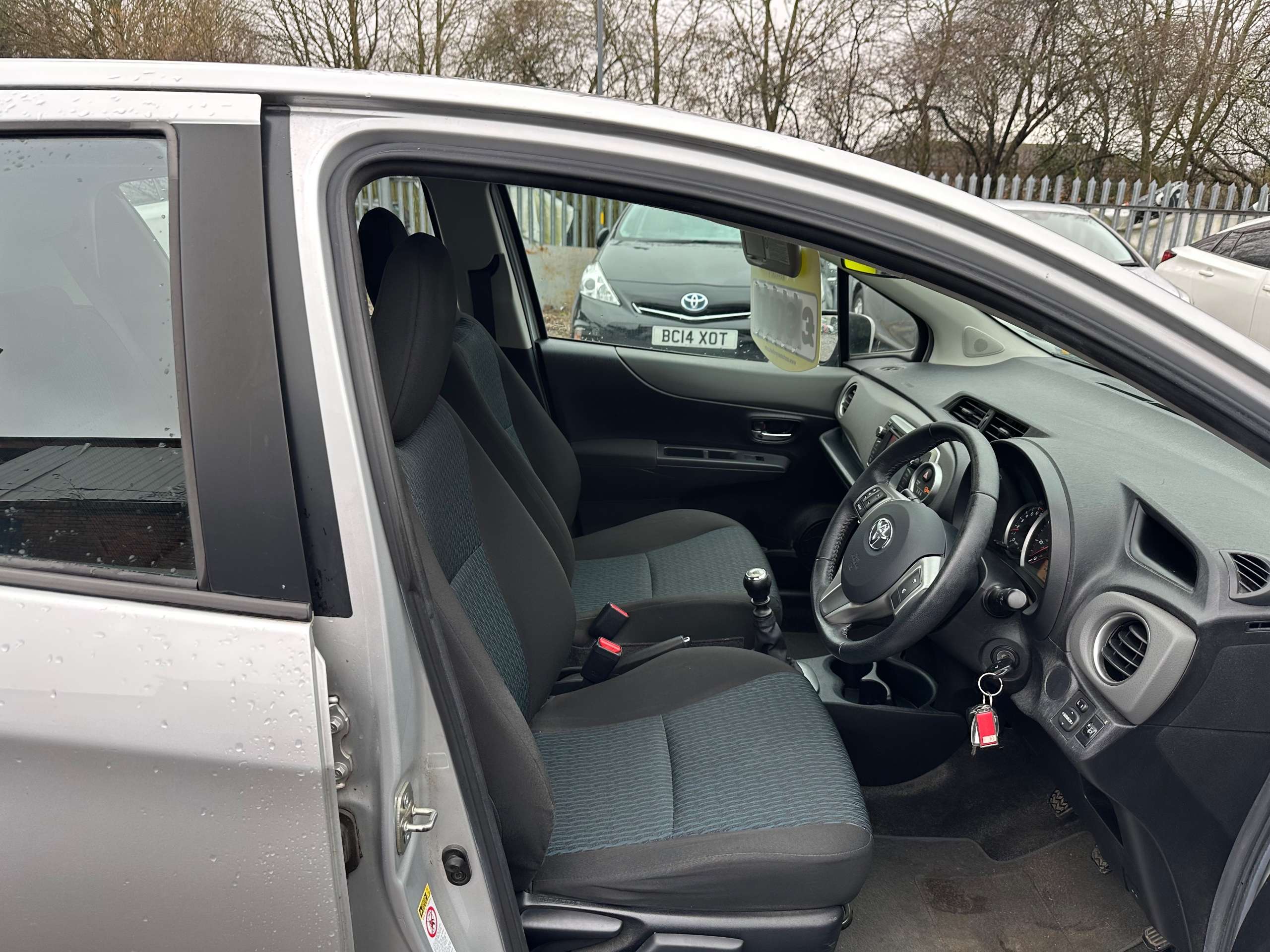 2012 TOYOTA YARIS 2012 TOYOTA YARIS