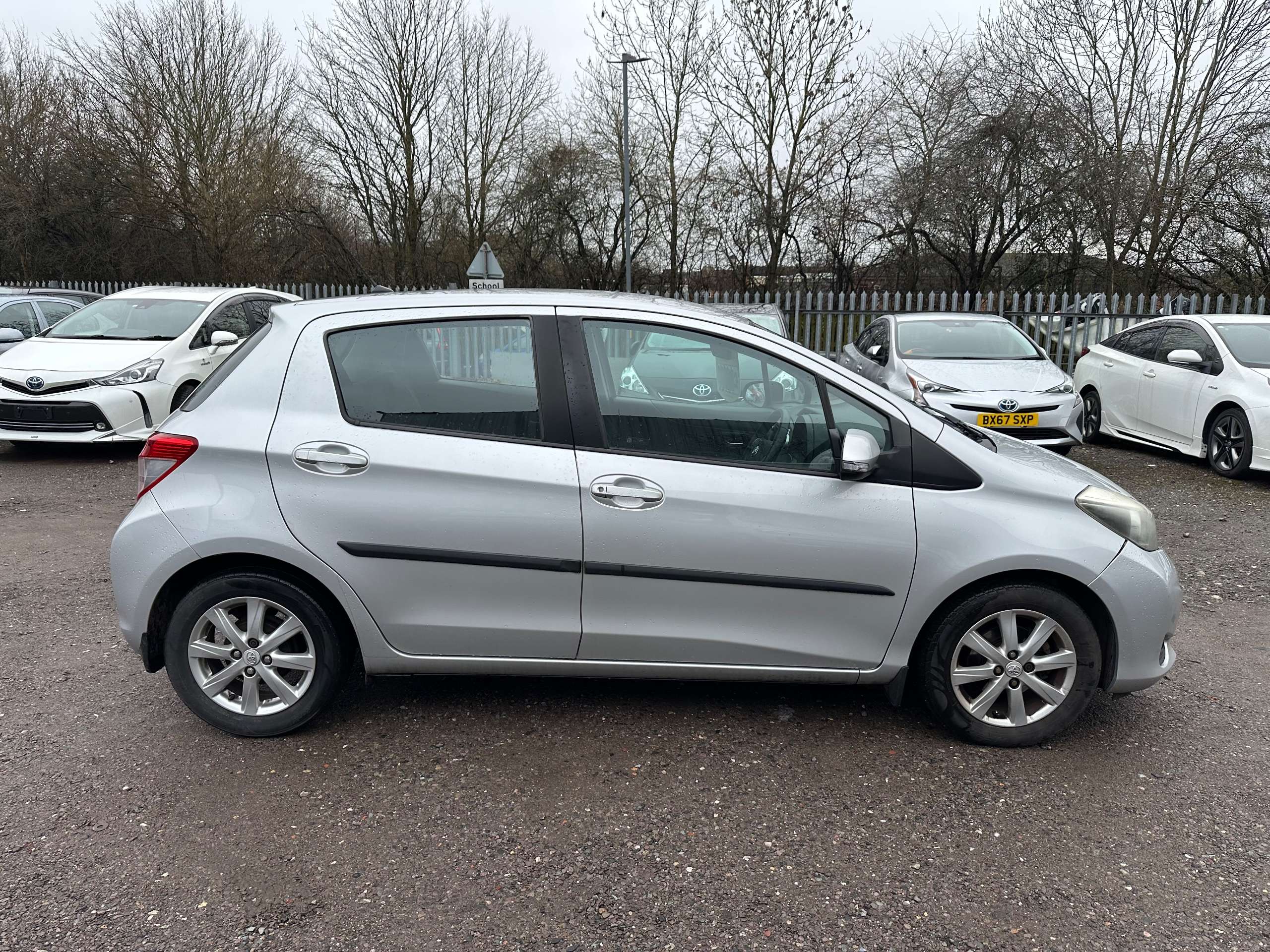 A 2012 TOYOTA YARIS 1.33 Dual VVT-i TR Hatchback 5dr Petrol Manual Euro 5 (101 ps) A 2012 TOYOTA YARIS 1.33 Dual VVT-i TR Hatchback 5dr Petrol Manual Euro 5 (101 ps)