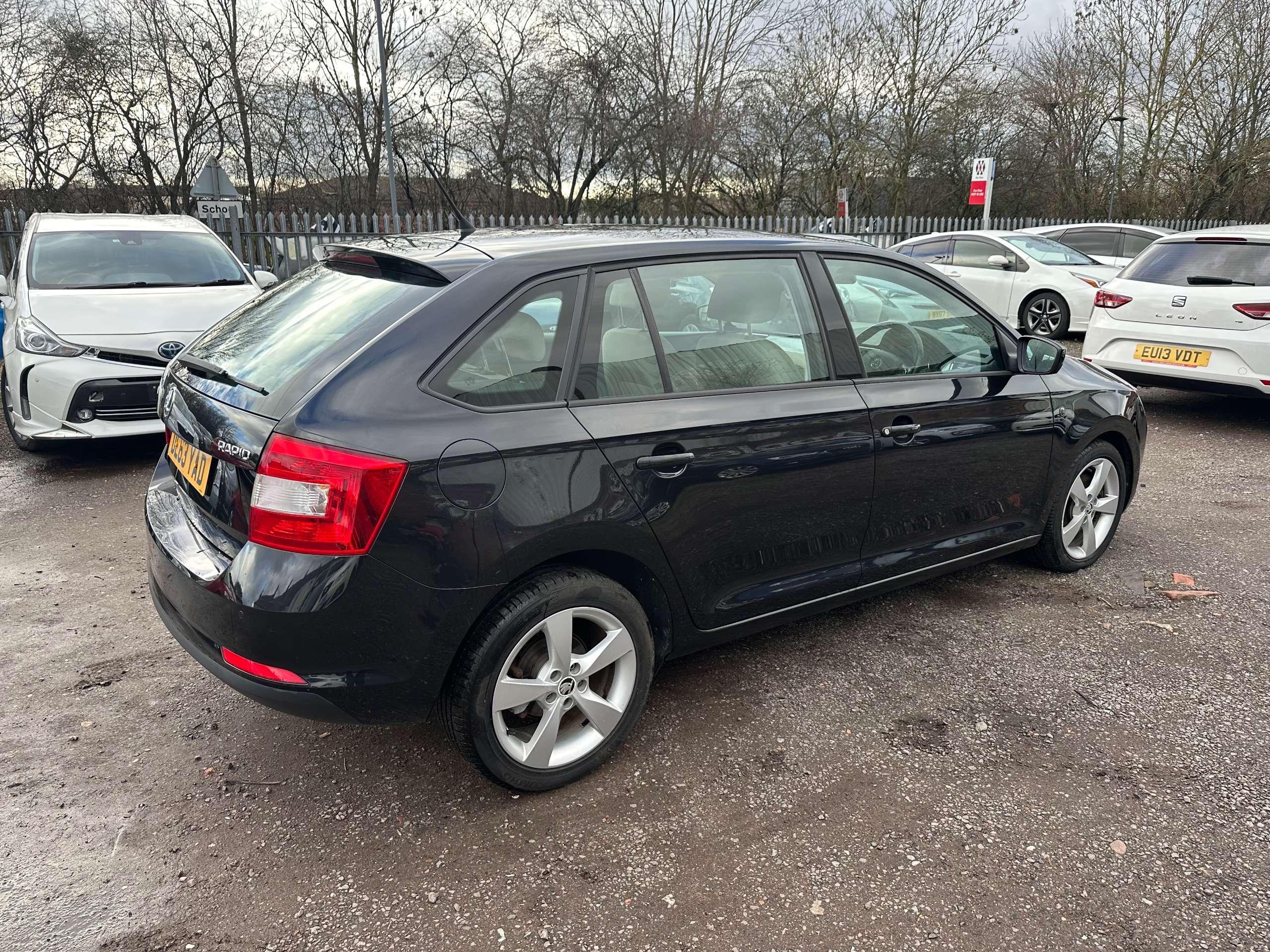 A 2014 SKODA RAPID SPACEBACK 1.6 TDI Elegance Hatchback 5dr Diesel Manual Euro 5 (105 ps) A 2014 SKODA RAPID SPACEBACK 1.6 TDI Elegance Hatchback 5dr Diesel Manual Euro 5 (105 ps)