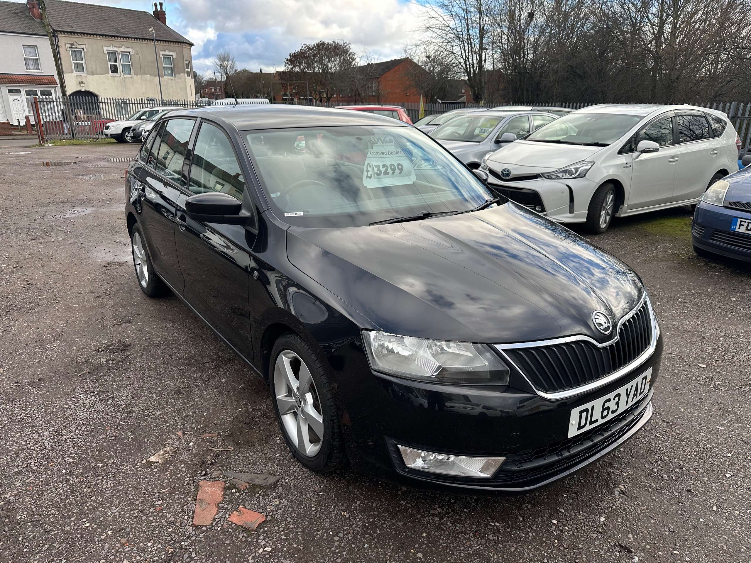 A 2014 SKODA RAPID SPACEBACK 1.6 TDI Elegance Hatchback 5dr Diesel Manual Euro 5 (105 ps) A 2014 SKODA RAPID SPACEBACK 1.6 TDI Elegance Hatchback 5dr Diesel Manual Euro 5 (105 ps)