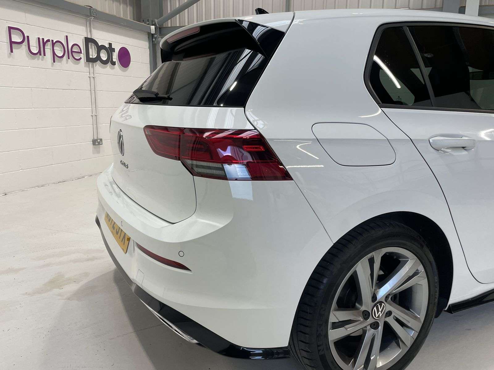 A 2023 VOLKSWAGEN GOLF 1.5 TSI R-Line Hatchback 5dr Petrol Manual Euro 6 (s/s) (150 ps) A 2023 VOLKSWAGEN GOLF 1.5 TSI R-Line Hatchback 5dr Petrol Manual Euro 6 (s/s) (150 ps)