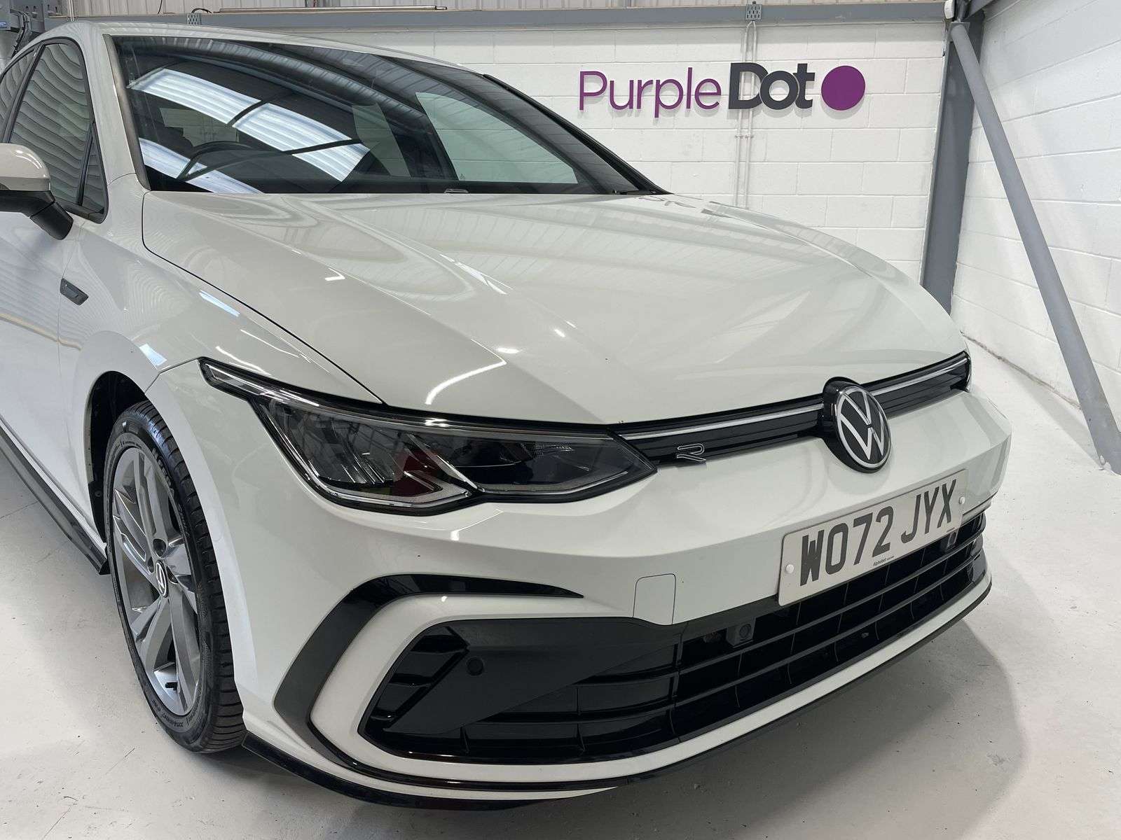 A 2023 VOLKSWAGEN GOLF 1.5 TSI R-Line Hatchback 5dr Petrol Manual Euro 6 (s/s) (150 ps) A 2023 VOLKSWAGEN GOLF 1.5 TSI R-Line Hatchback 5dr Petrol Manual Euro 6 (s/s) (150 ps)