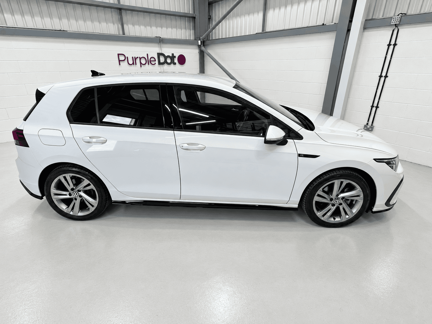 A 2023 VOLKSWAGEN GOLF 1.5 TSI R-Line Hatchback 5dr Petrol Manual Euro 6 (s/s) (150 ps) A 2023 VOLKSWAGEN GOLF 1.5 TSI R-Line Hatchback 5dr Petrol Manual Euro 6 (s/s) (150 ps)