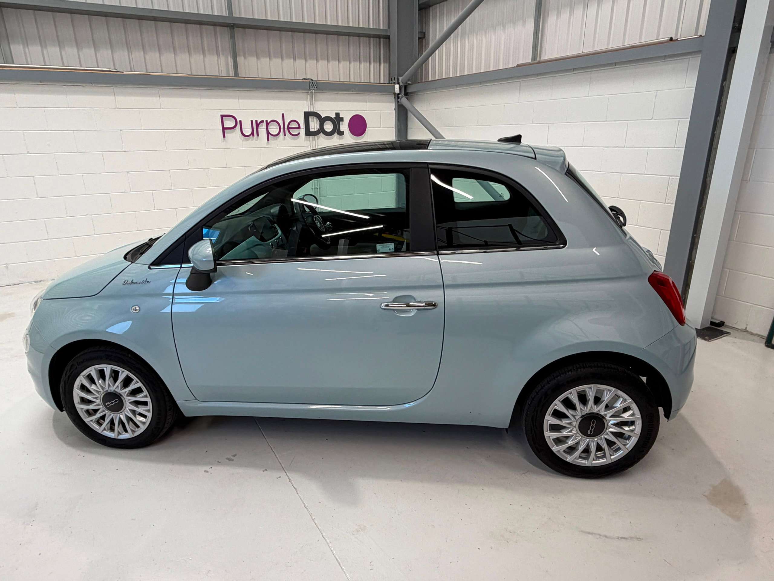 A 2023 FIAT 500 1.0 MHEV Dolcevita Hatchback 3dr Petrol Manual Euro 6 (s/s) (70 bhp) A 2023 FIAT 500 1.0 MHEV Dolcevita Hatchback 3dr Petrol Manual Euro 6 (s/s) (70 bhp)