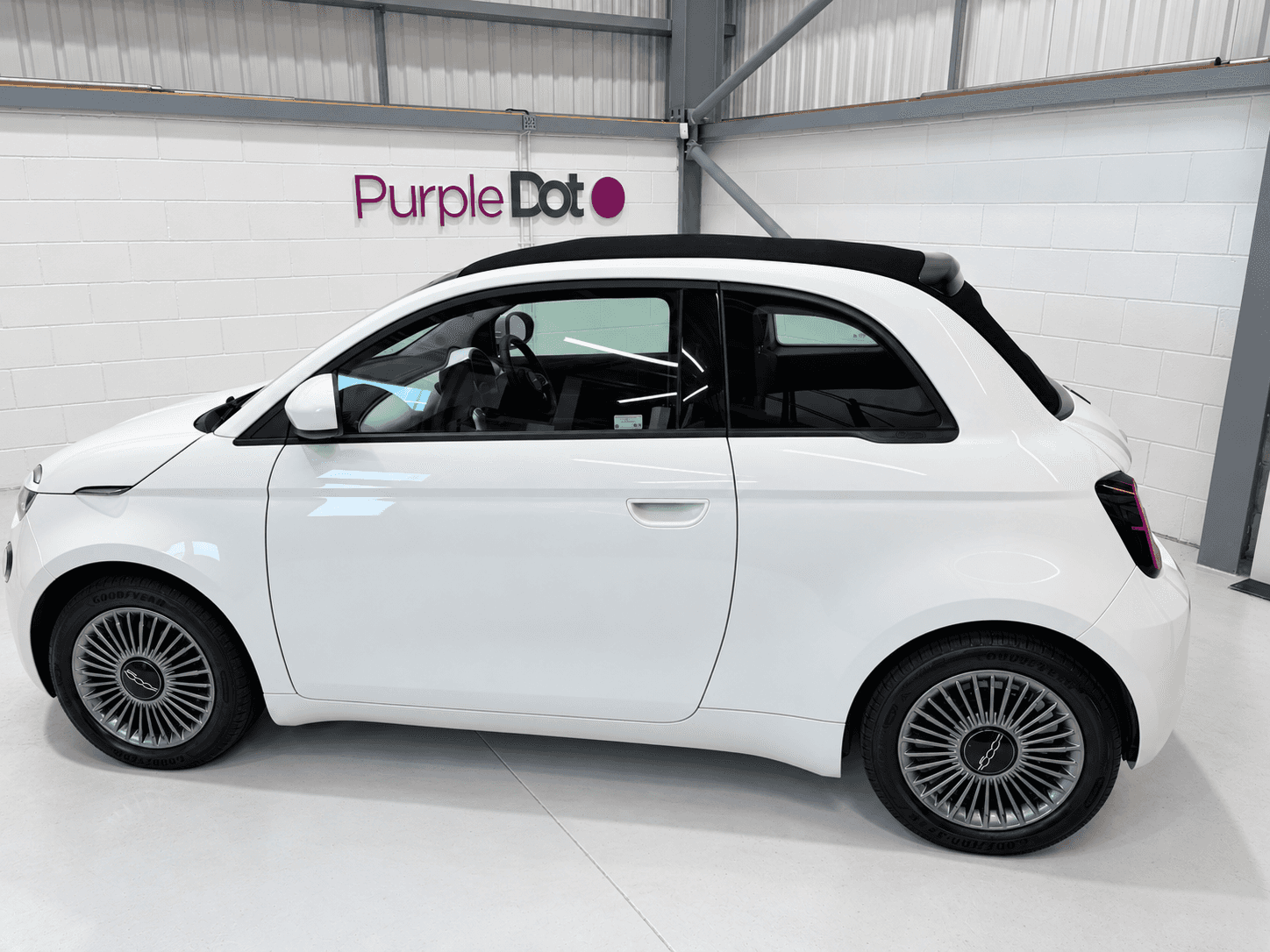 A 2023 FIAT 500E C 42kWh Icon Convertible 2dr Electric Auto (118 ps) A 2023 FIAT 500E C 42kWh Icon Convertible 2dr Electric Auto (118 ps)