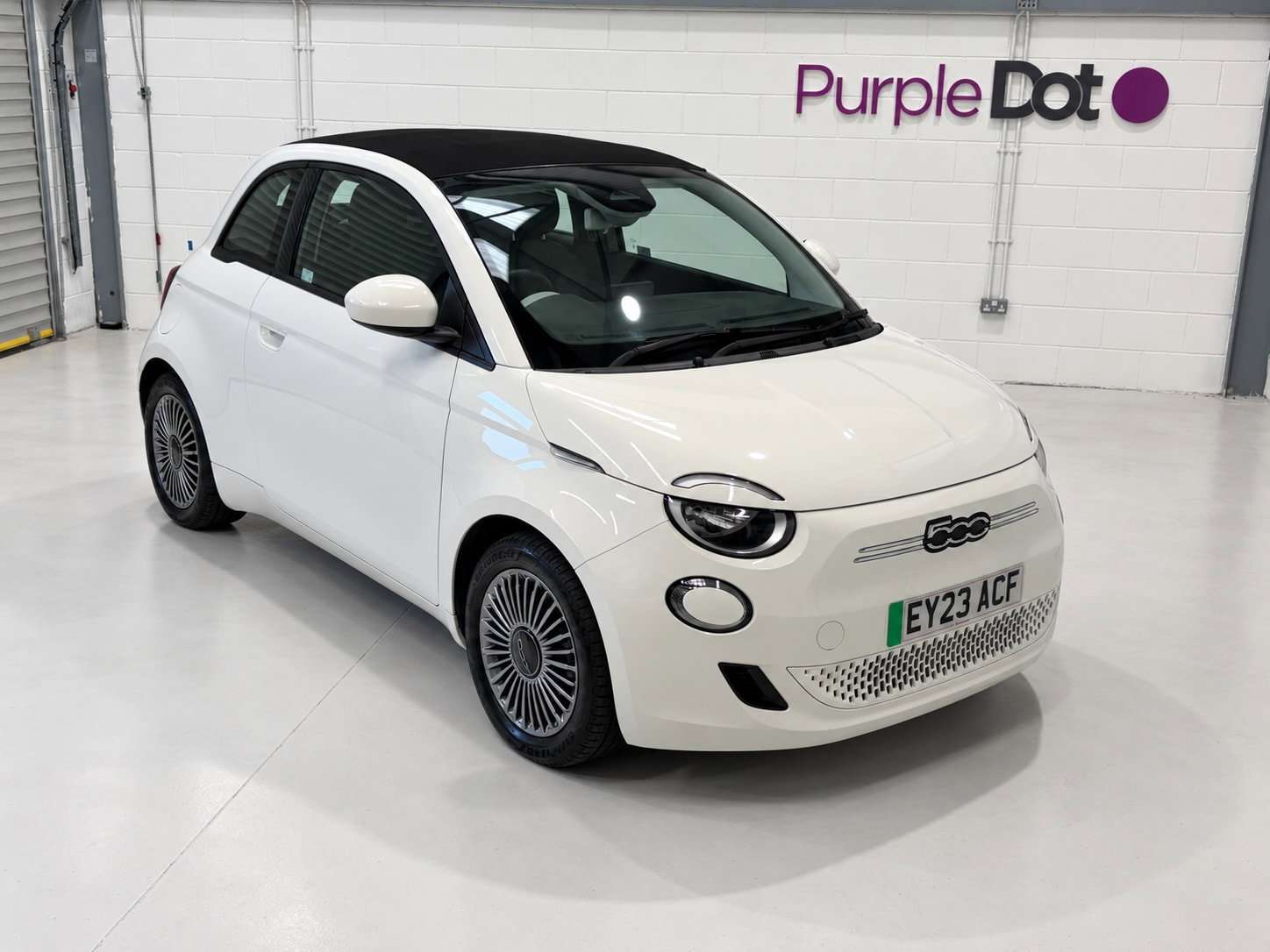 A 2023 FIAT 500E C 42kWh Icon Convertible 2dr Electric Auto (118 ps) A 2023 FIAT 500E C 42kWh Icon Convertible 2dr Electric Auto (118 ps)