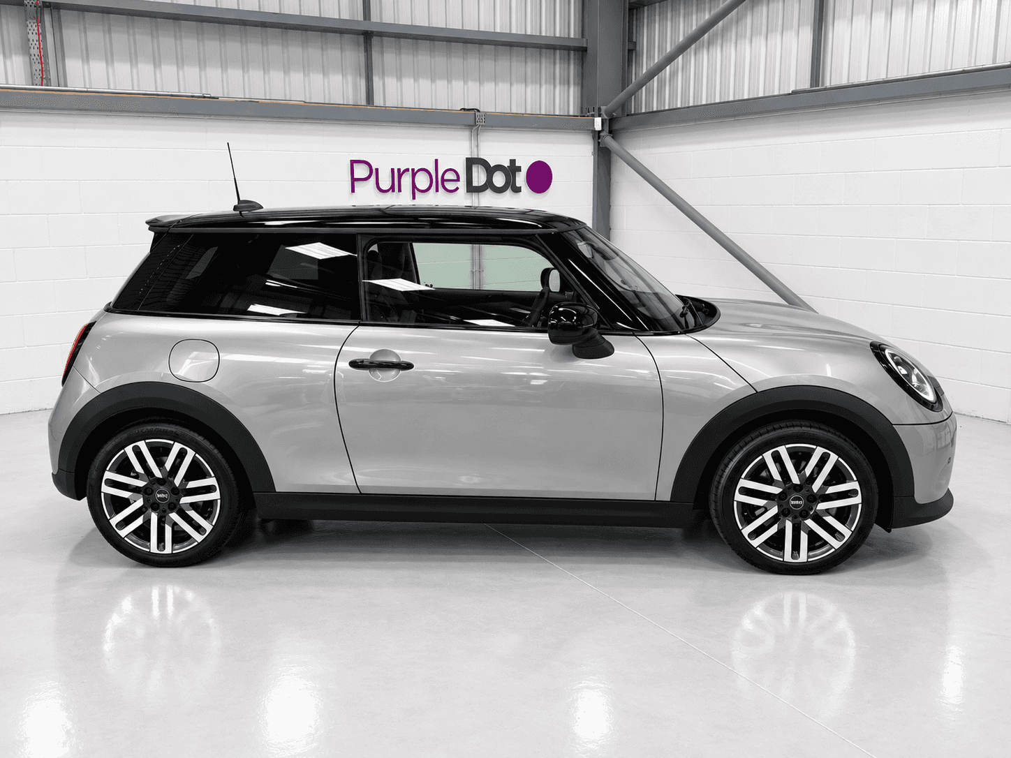 A 2025 MINI COOPER 2.0S Classic Hatchback 3dr Petrol Steptronic Euro 6 (s/s) (204 ps) A 2025 MINI COOPER 2.0S Classic Hatchback 3dr Petrol Steptronic Euro 6 (s/s) (204 ps)