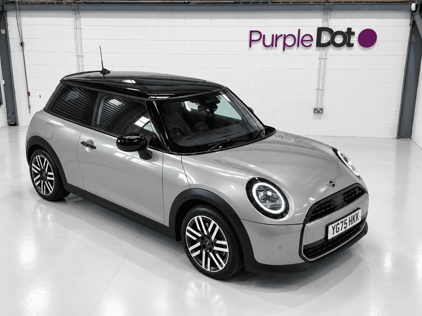 A 2025 MINI COOPER 2.0S Classic Hatchback 3dr Petrol Steptronic Euro 6 (s/s) (204 ps) A 2025 MINI COOPER 2.0S Classic Hatchback 3dr Petrol Steptronic Euro 6 (s/s) (204 ps)