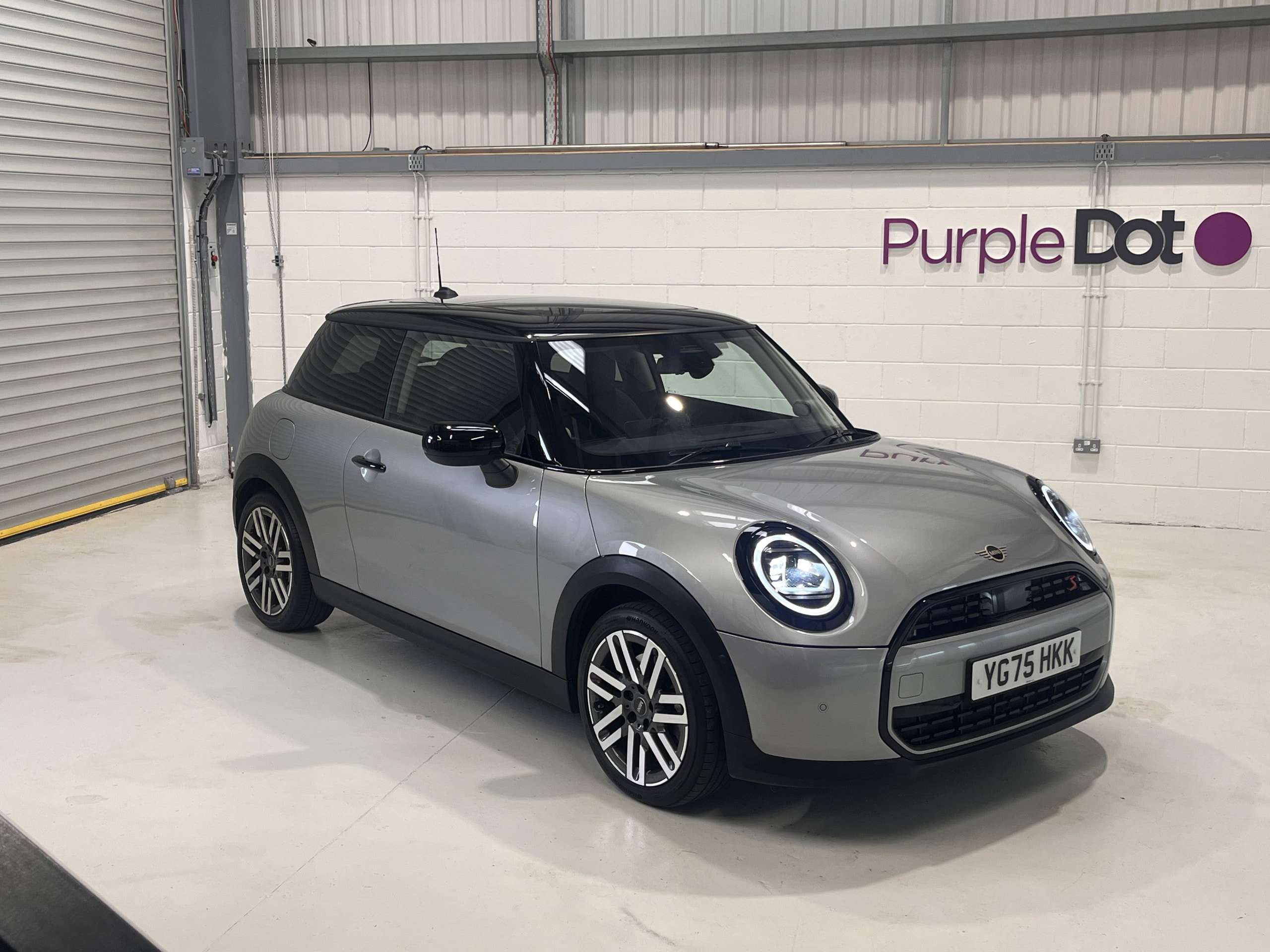 A 2025 MINI COOPER 2.0S Classic Hatchback 3dr Petrol Steptronic Euro 6 (s/s) (204 ps) A 2025 MINI COOPER 2.0S Classic Hatchback 3dr Petrol Steptronic Euro 6 (s/s) (204 ps)