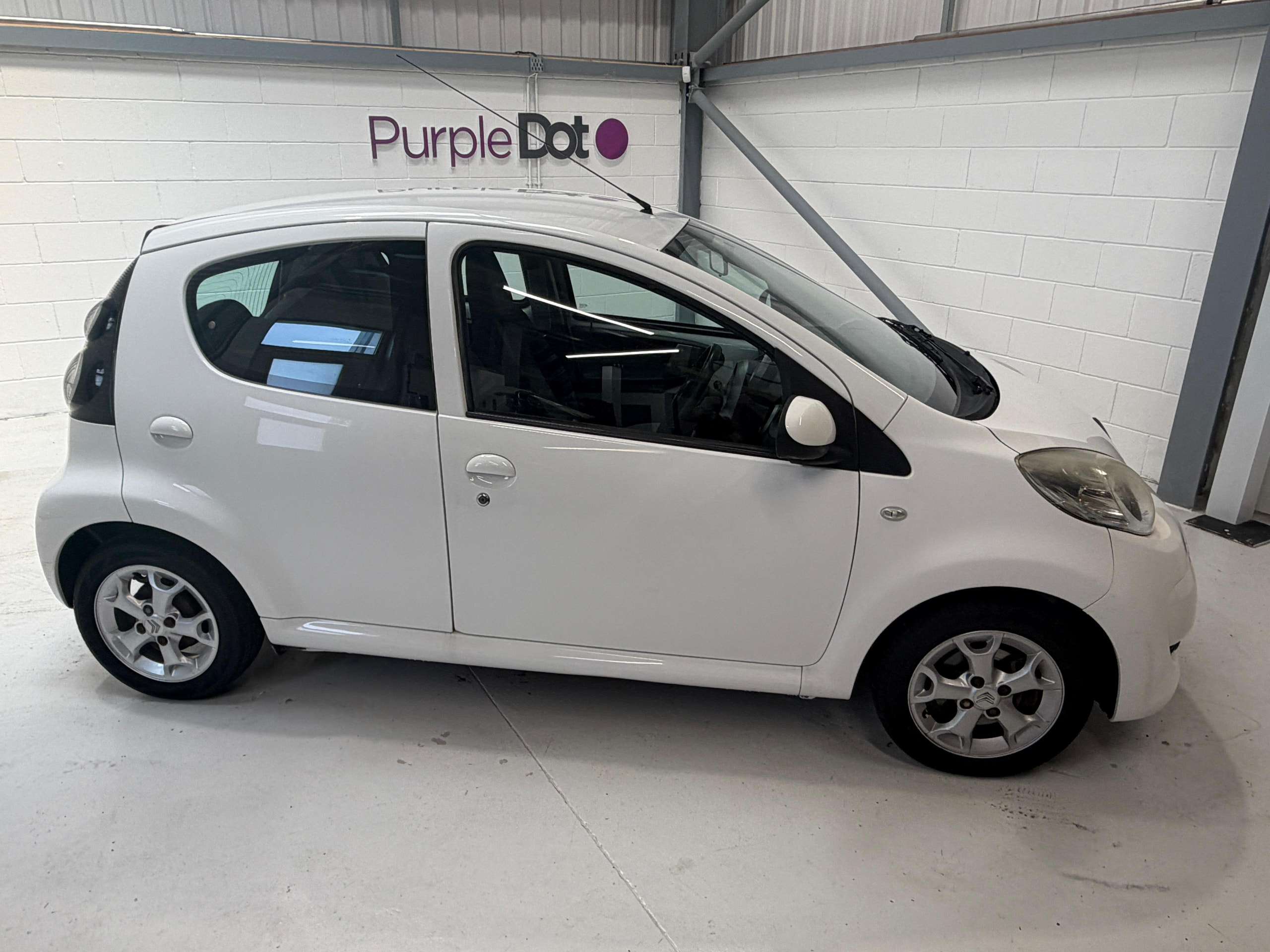 A 2011 CITROEN C1 1.0i VTR+ Hatchback 5dr Petrol Manual Euro 5 (68 ps) A 2011 CITROEN C1 1.0i VTR+ Hatchback 5dr Petrol Manual Euro 5 (68 ps)