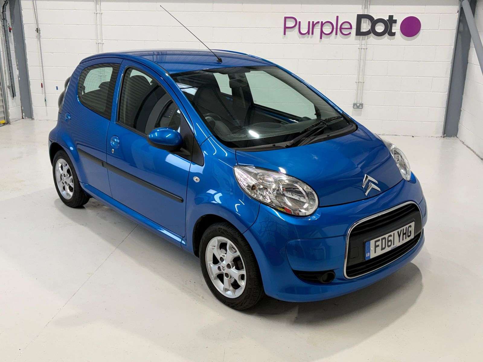 A 2012 CITROEN C1 1.0i VTR+ Hatchback 5dr Petrol Manual Euro 5 (68 ps) A 2012 CITROEN C1 1.0i VTR+ Hatchback 5dr Petrol Manual Euro 5 (68 ps)