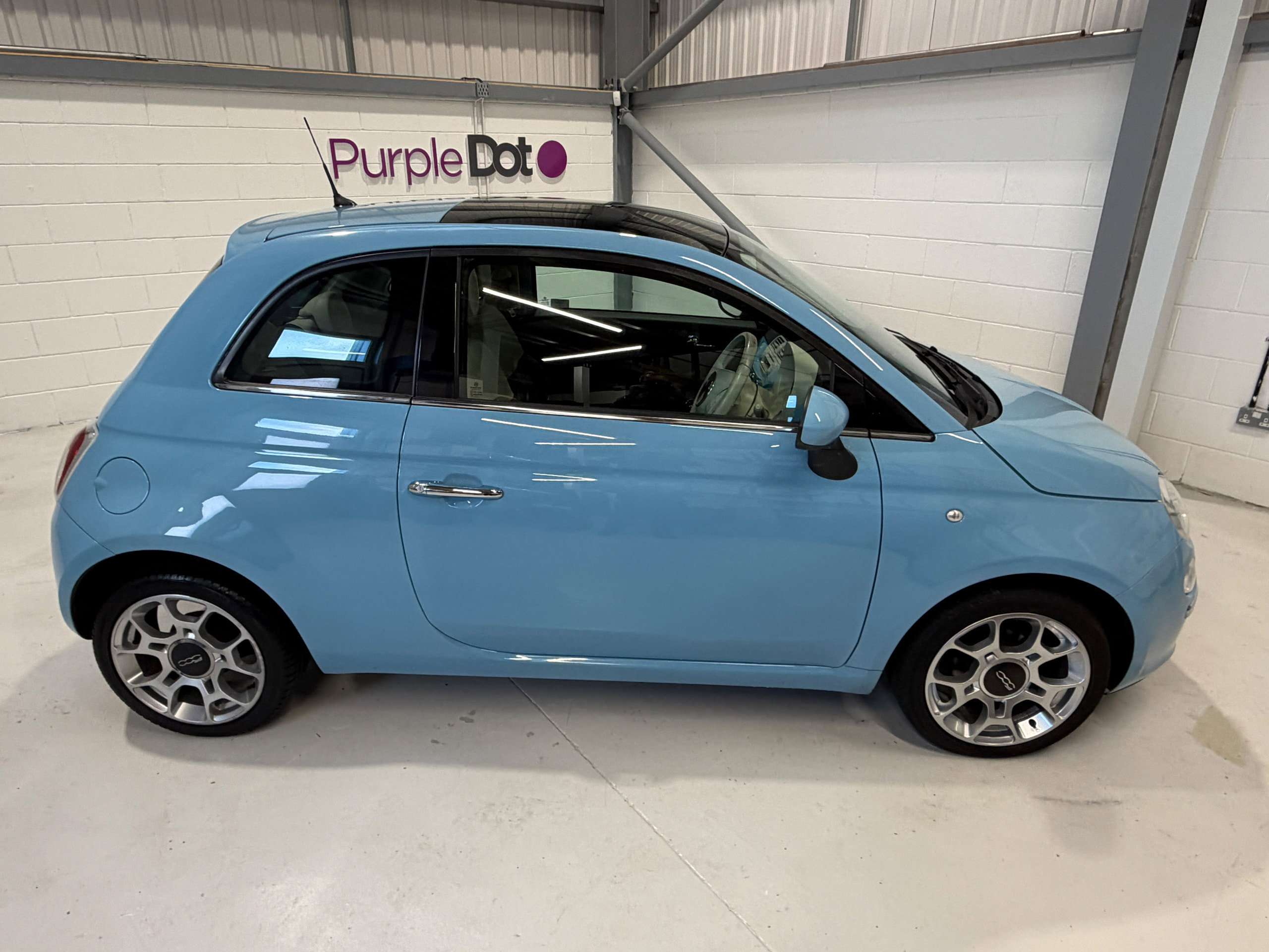 A 2013 FIAT 500 1.2 Lounge Hatchback 3dr Petrol Manual Euro 4 (69 bhp) A 2013 FIAT 500 1.2 Lounge Hatchback 3dr Petrol Manual Euro 4 (69 bhp)