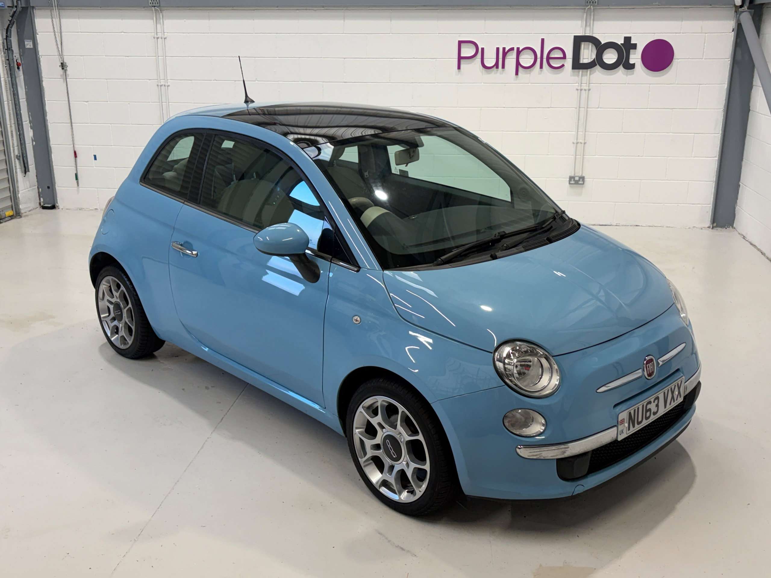A 2013 FIAT 500 1.2 Lounge Hatchback 3dr Petrol Manual Euro 4 (69 bhp) A 2013 FIAT 500 1.2 Lounge Hatchback 3dr Petrol Manual Euro 4 (69 bhp)