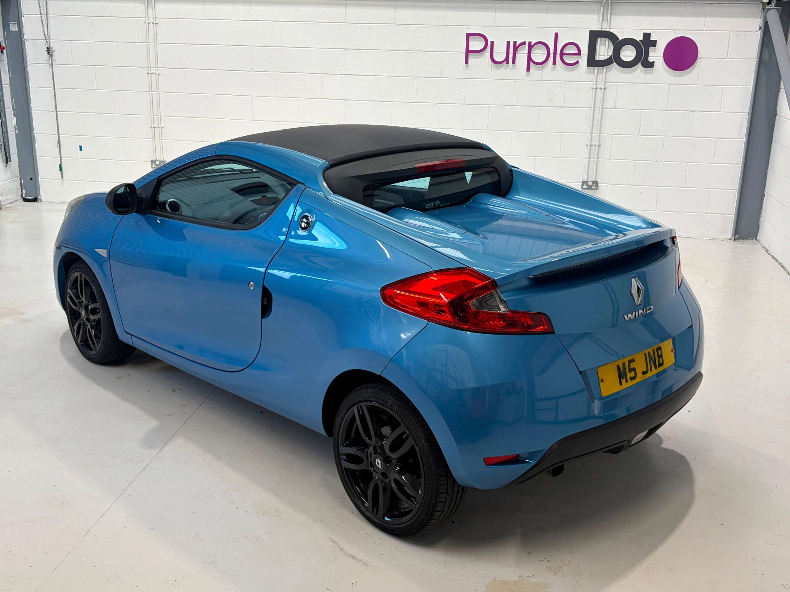 A 2011 RENAULT WIND 1.6 VVT GT Line Convertible 2dr Petrol Manual Euro 5 (133 ps) A 2011 RENAULT WIND 1.6 VVT GT Line Convertible 2dr Petrol Manual Euro 5 (133 ps)