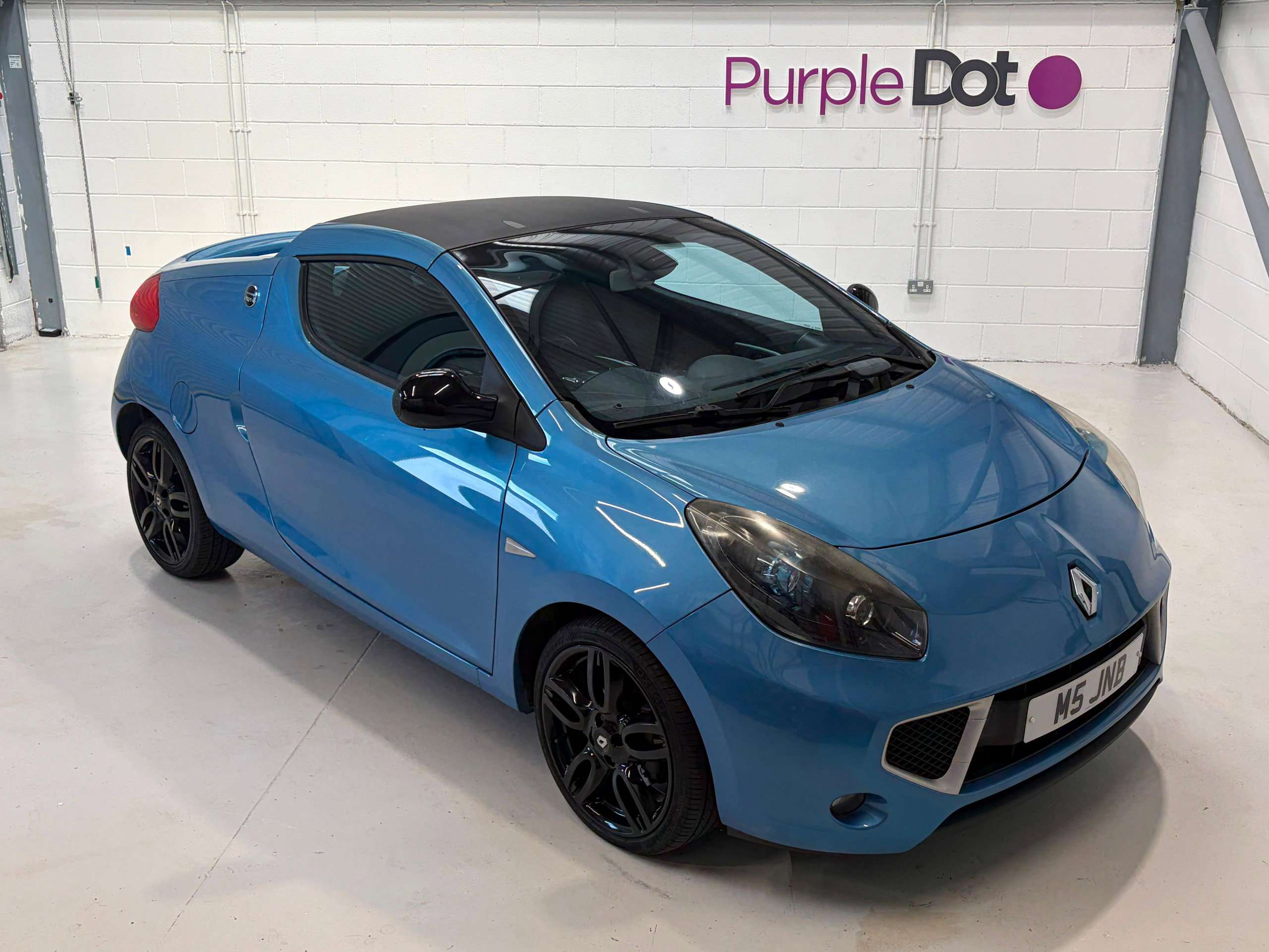 A 2011 RENAULT WIND 1.6 VVT GT Line Convertible 2dr Petrol Manual Euro 5 (133 ps) A 2011 RENAULT WIND 1.6 VVT GT Line Convertible 2dr Petrol Manual Euro 5 (133 ps)