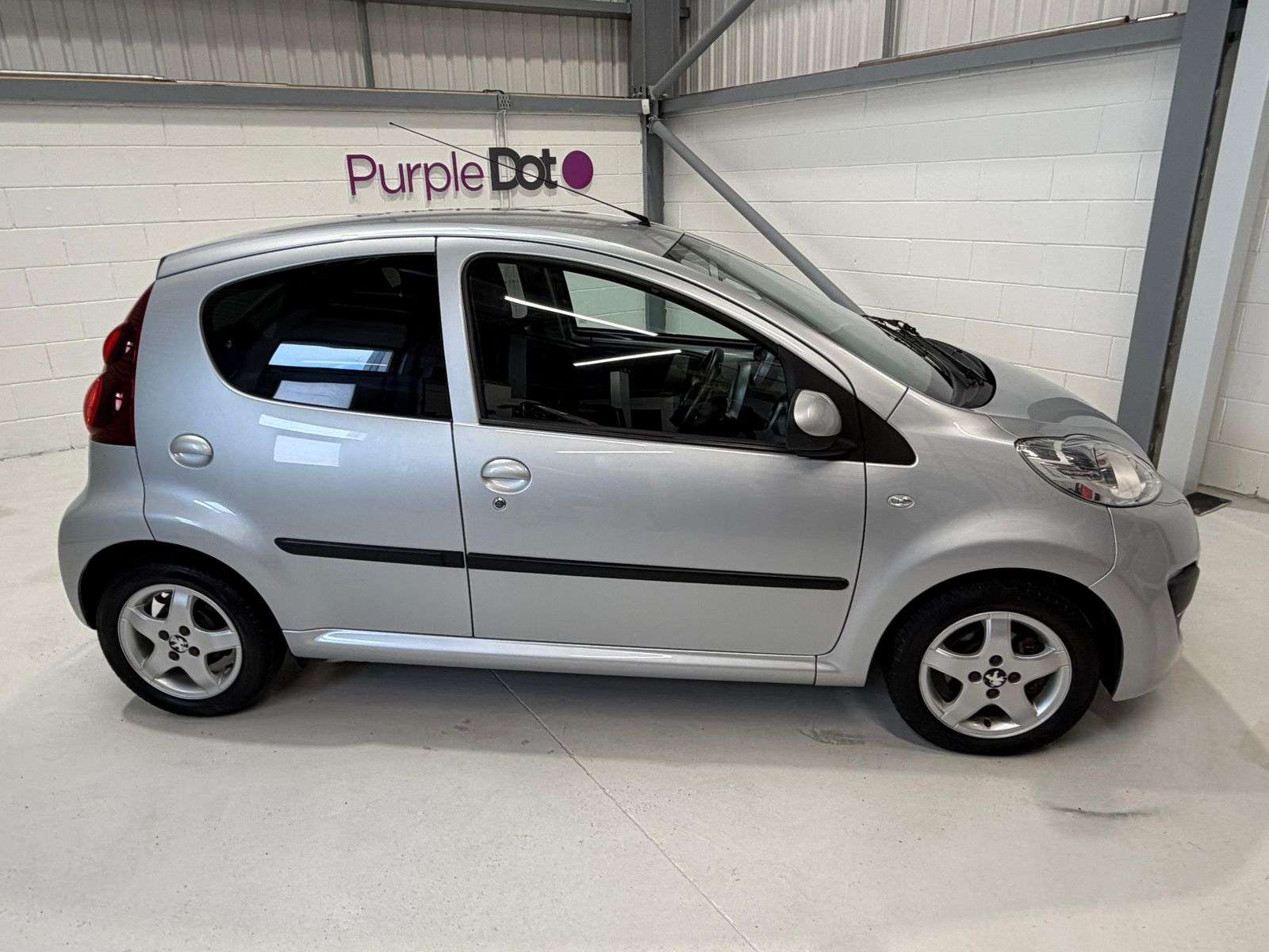 A 2012 PEUGEOT 107 1.0 12V Allure Hatchback 5dr Petrol Manual Euro 5 (68 ps) A 2012 PEUGEOT 107 1.0 12V Allure Hatchback 5dr Petrol Manual Euro 5 (68 ps)