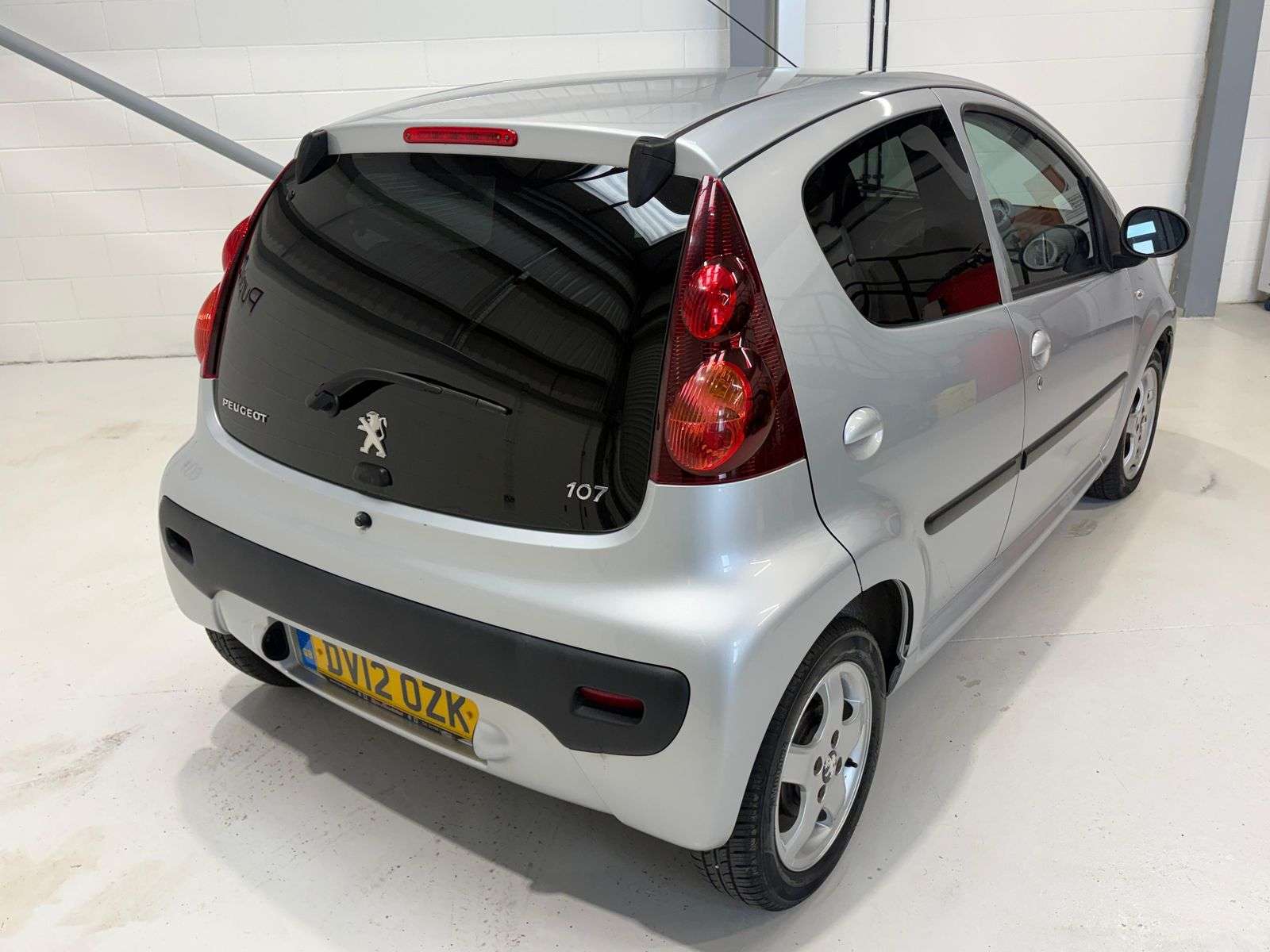 A 2012 PEUGEOT 107 1.0 12V Allure Hatchback 5dr Petrol Manual Euro 5 (68 ps) A 2012 PEUGEOT 107 1.0 12V Allure Hatchback 5dr Petrol Manual Euro 5 (68 ps)