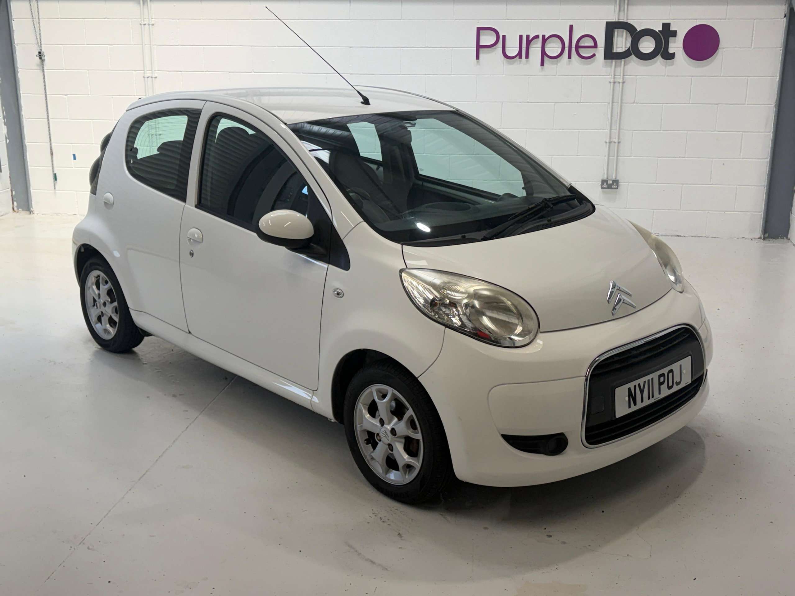 A 2011 CITROEN C1 1.0i VTR+ Hatchback 5dr Petrol Manual Euro 5 (68 ps) A 2011 CITROEN C1 1.0i VTR+ Hatchback 5dr Petrol Manual Euro 5 (68 ps)