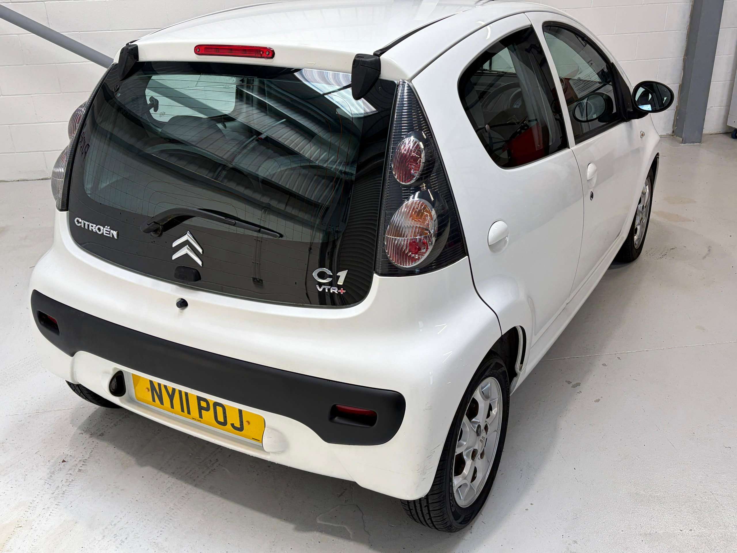A 2011 CITROEN C1 1.0i VTR+ Hatchback 5dr Petrol Manual Euro 5 (68 ps) A 2011 CITROEN C1 1.0i VTR+ Hatchback 5dr Petrol Manual Euro 5 (68 ps)