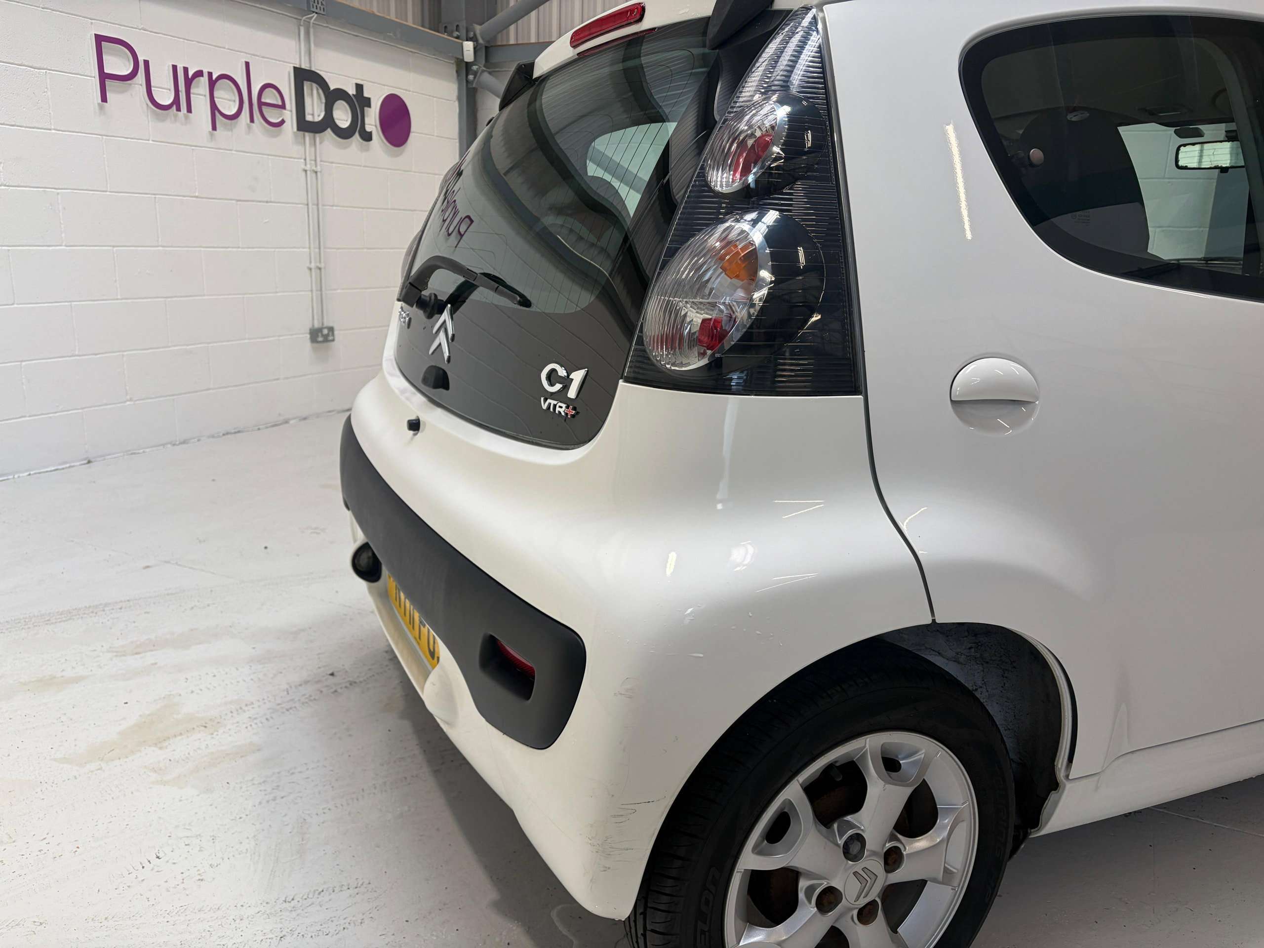 A 2011 CITROEN C1 1.0i VTR+ Hatchback 5dr Petrol Manual Euro 5 (68 ps) A 2011 CITROEN C1 1.0i VTR+ Hatchback 5dr Petrol Manual Euro 5 (68 ps)