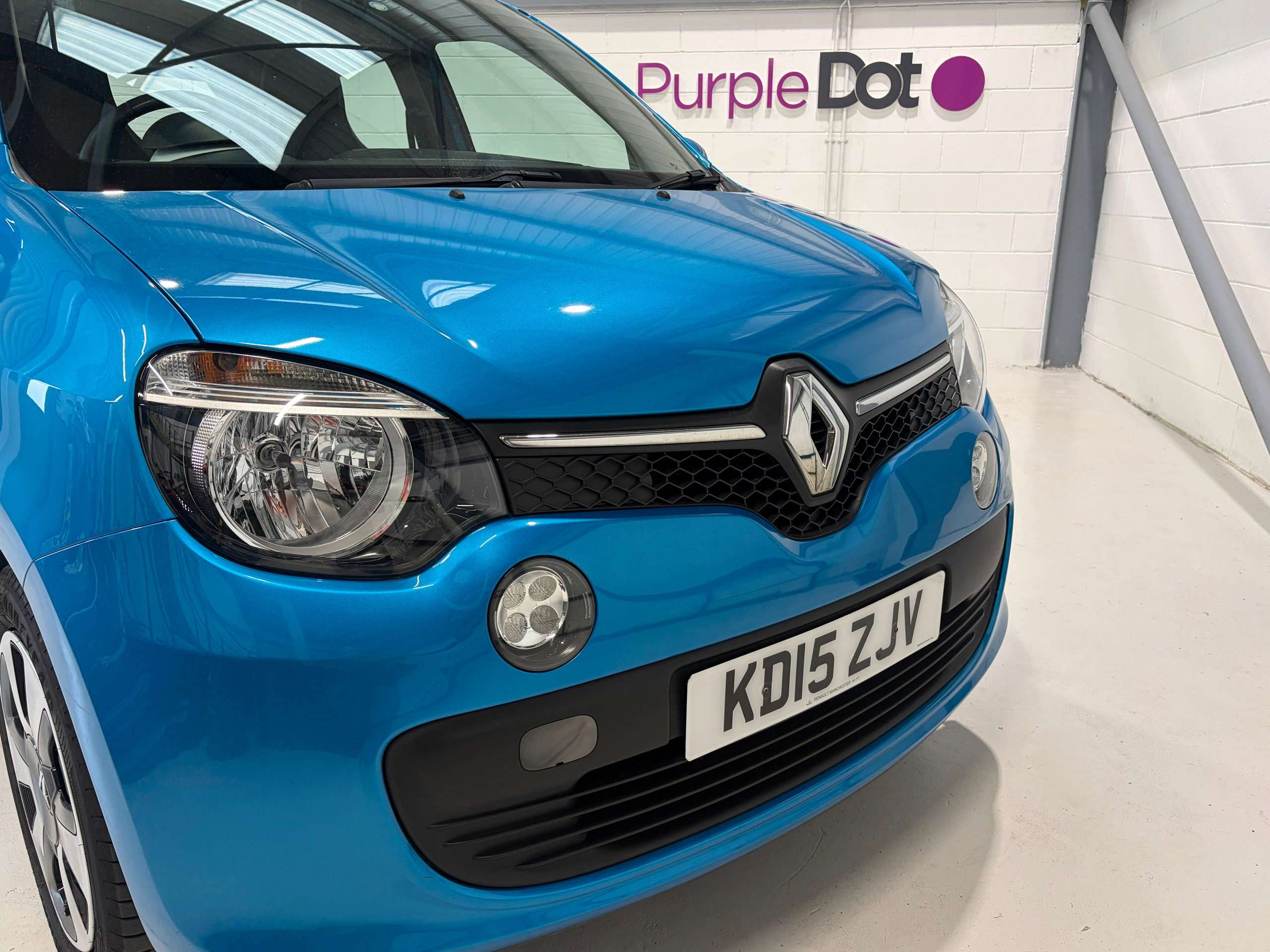 A 2015 RENAULT TWINGO 1.0 SCe Play Hatchback 5dr Petrol Manual Euro 5 (70 ps) A 2015 RENAULT TWINGO 1.0 SCe Play Hatchback 5dr Petrol Manual Euro 5 (70 ps)