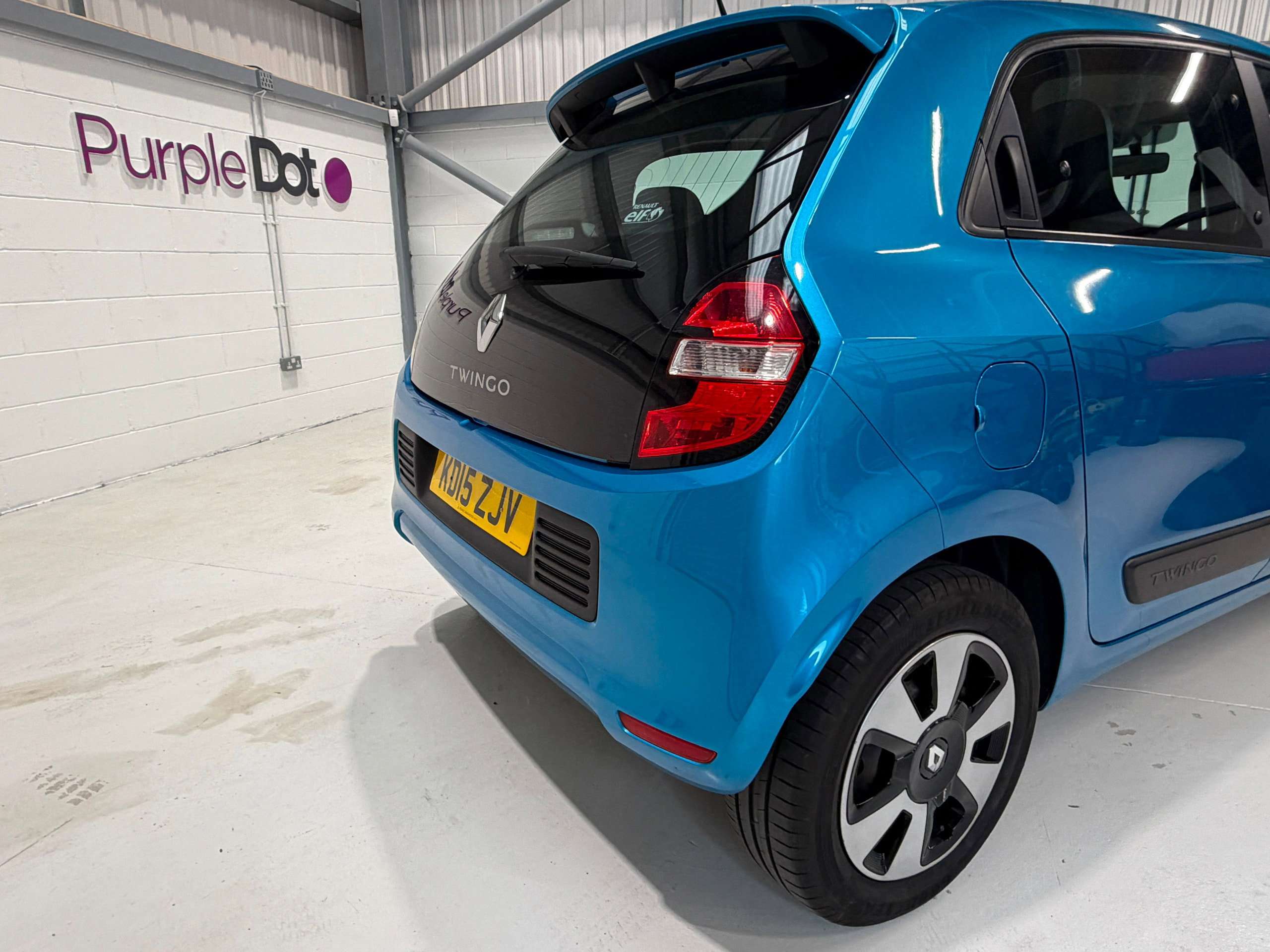 A 2015 RENAULT TWINGO 1.0 SCe Play Hatchback 5dr Petrol Manual Euro 5 (70 ps) A 2015 RENAULT TWINGO 1.0 SCe Play Hatchback 5dr Petrol Manual Euro 5 (70 ps)