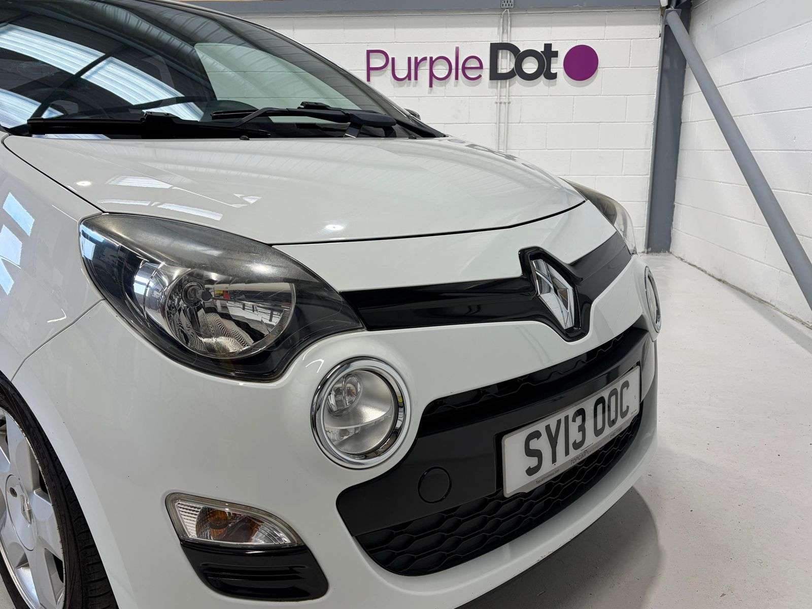 A 2013 RENAULT TWINGO 1.2 16V Dynamique Hatchback 3dr Petrol Manual Euro 5 (75 ps) A 2013 RENAULT TWINGO 1.2 16V Dynamique Hatchback 3dr Petrol Manual Euro 5 (75 ps)