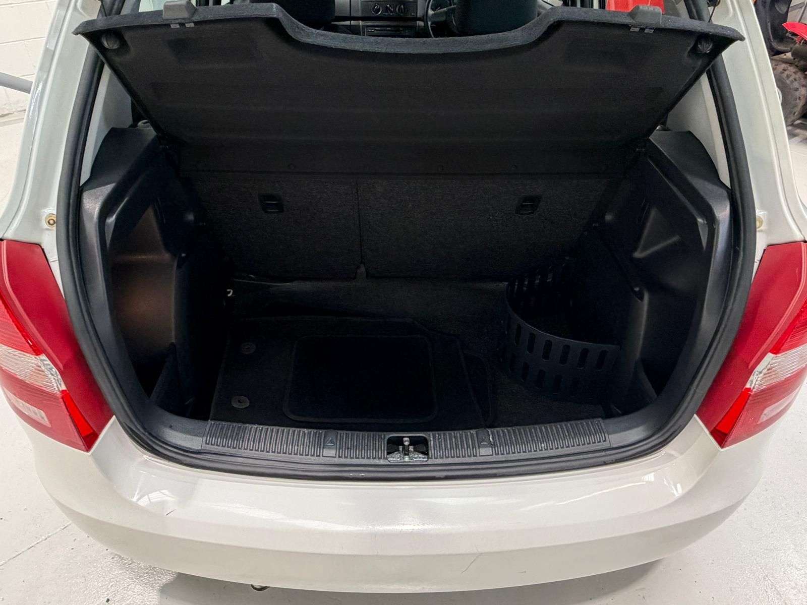 2011 SKODA FABIA 2011 SKODA FABIA