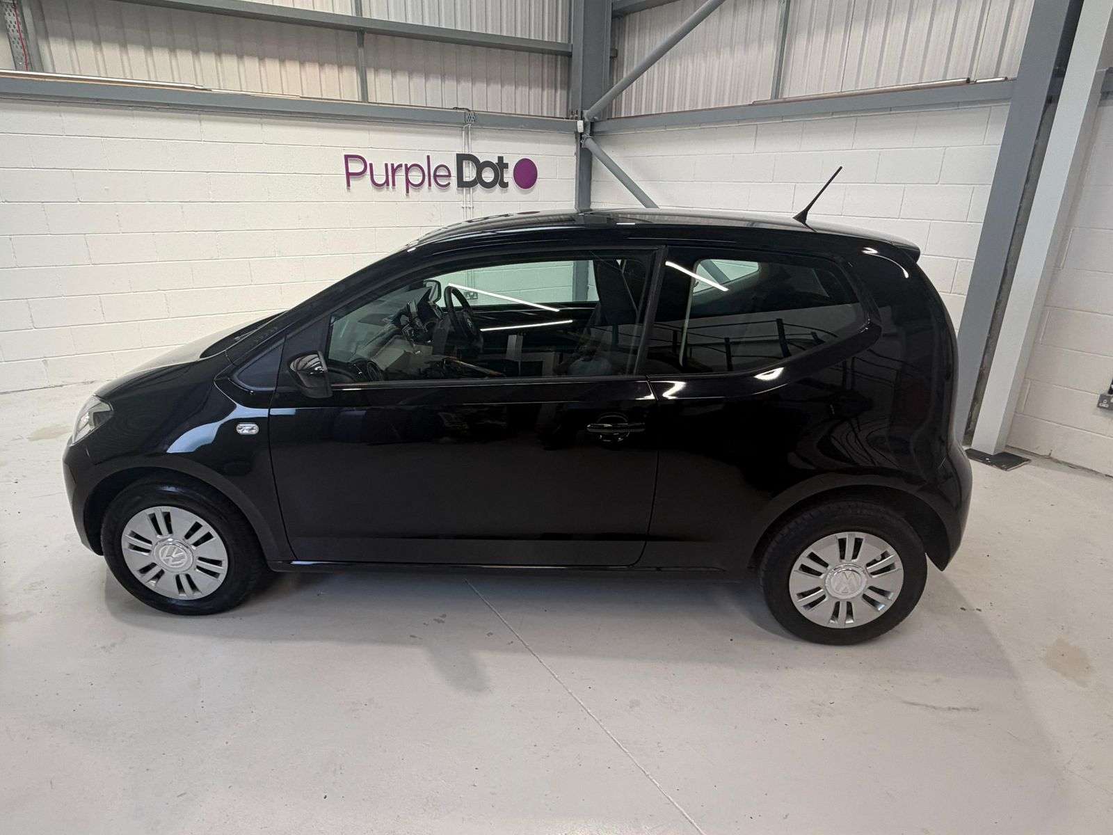 A 2015 VOLKSWAGEN UP! 1.0 Move up! Hatchback 3dr Petrol Manual Euro 6 (60 ps) A 2015 VOLKSWAGEN UP! 1.0 Move up! Hatchback 3dr Petrol Manual Euro 6 (60 ps)