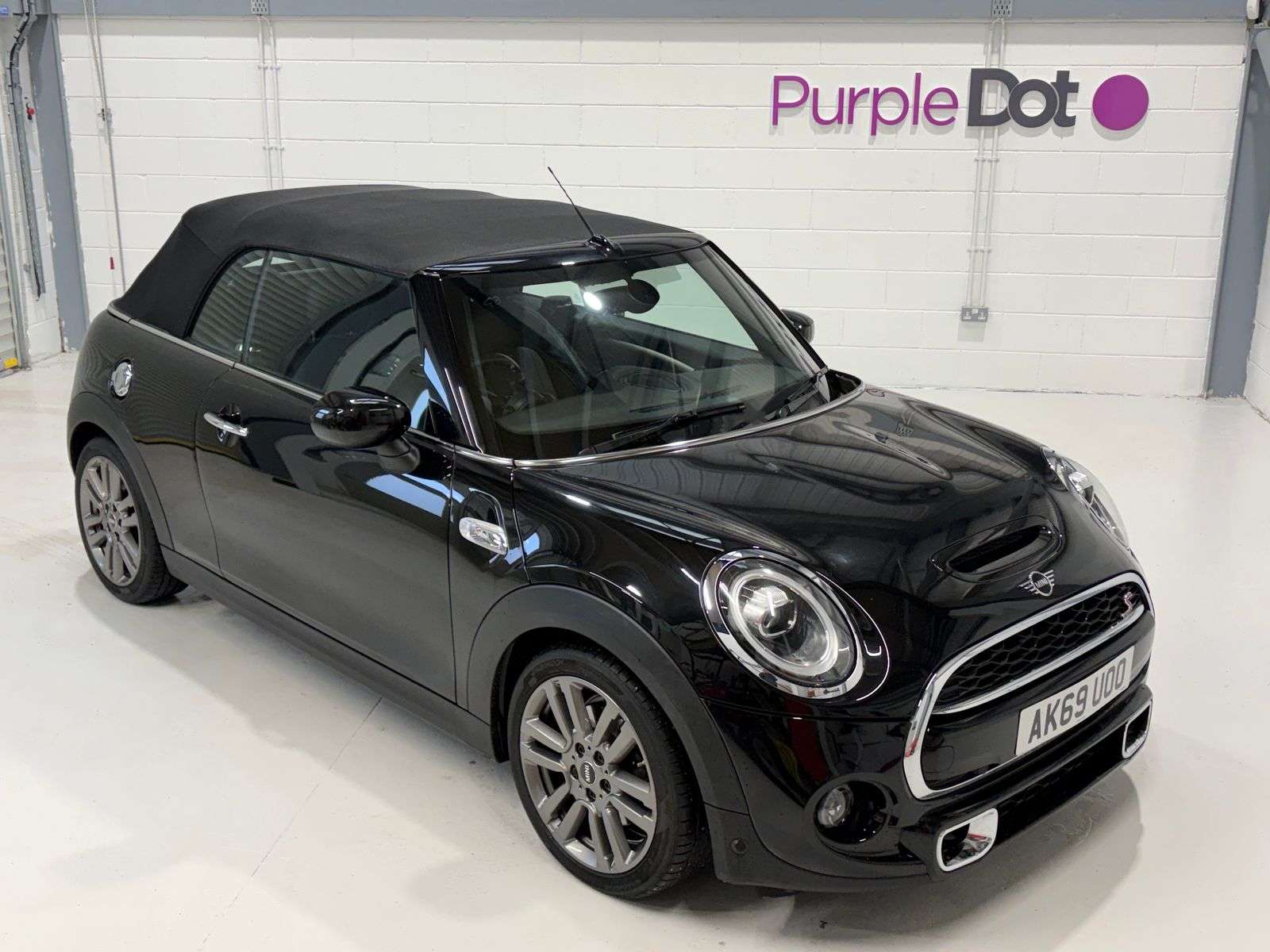 A 2019 MINI CONVERTIBLE 2.0 Cooper S Exclusive Convertible 2dr Petrol Steptronic Euro 6 (s/s) (192 ps) A 2019 MINI CONVERTIBLE 2.0 Cooper S Exclusive Convertible 2dr Petrol Steptronic Euro 6 (s/s) (192 ps)