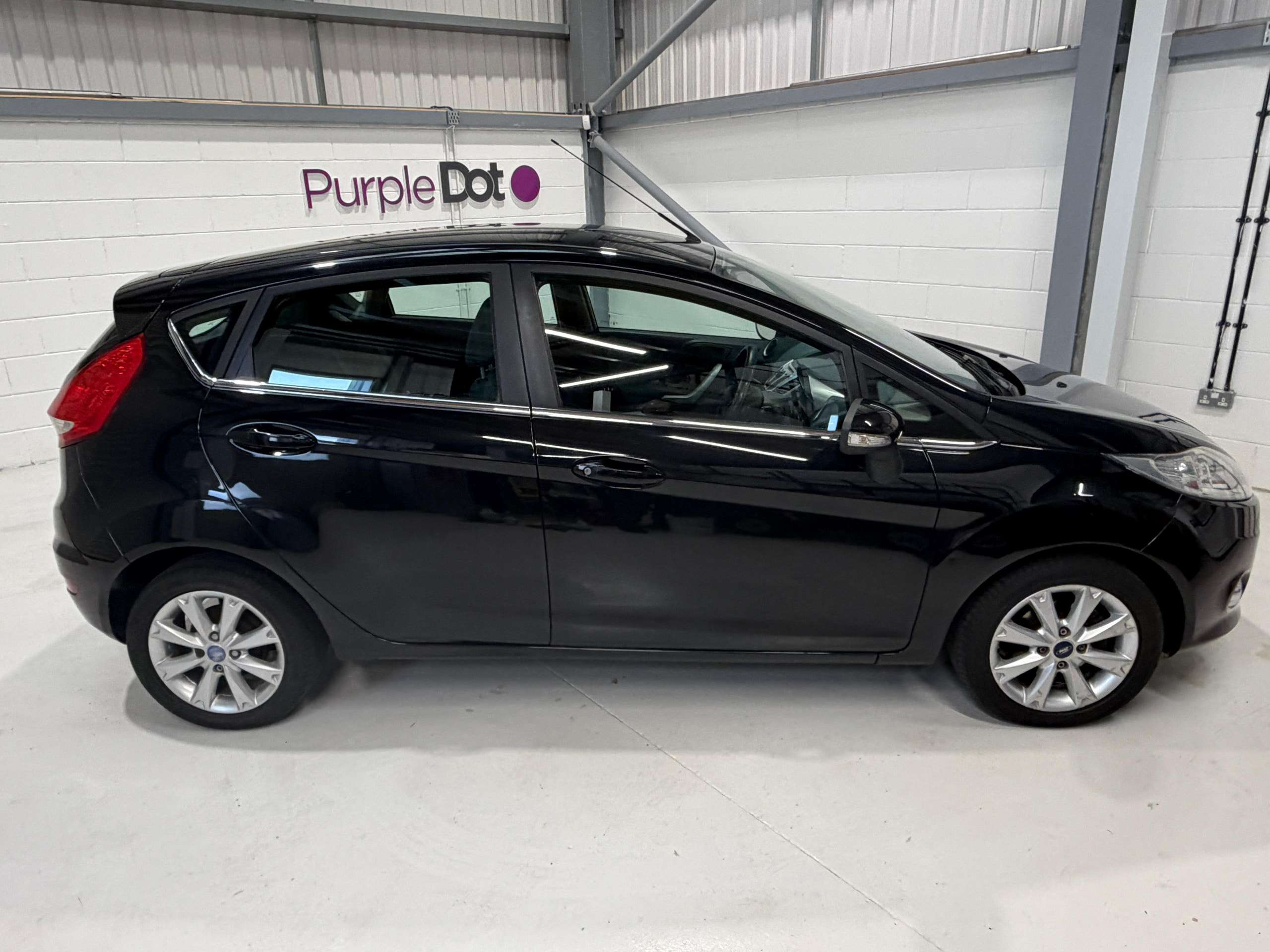 A 2009 FORD FIESTA 1.4 Zetec Hatchback 5dr Petrol Manual (133 g/km, 94 bhp) A 2009 FORD FIESTA 1.4 Zetec Hatchback 5dr Petrol Manual (133 g/km, 94 bhp)