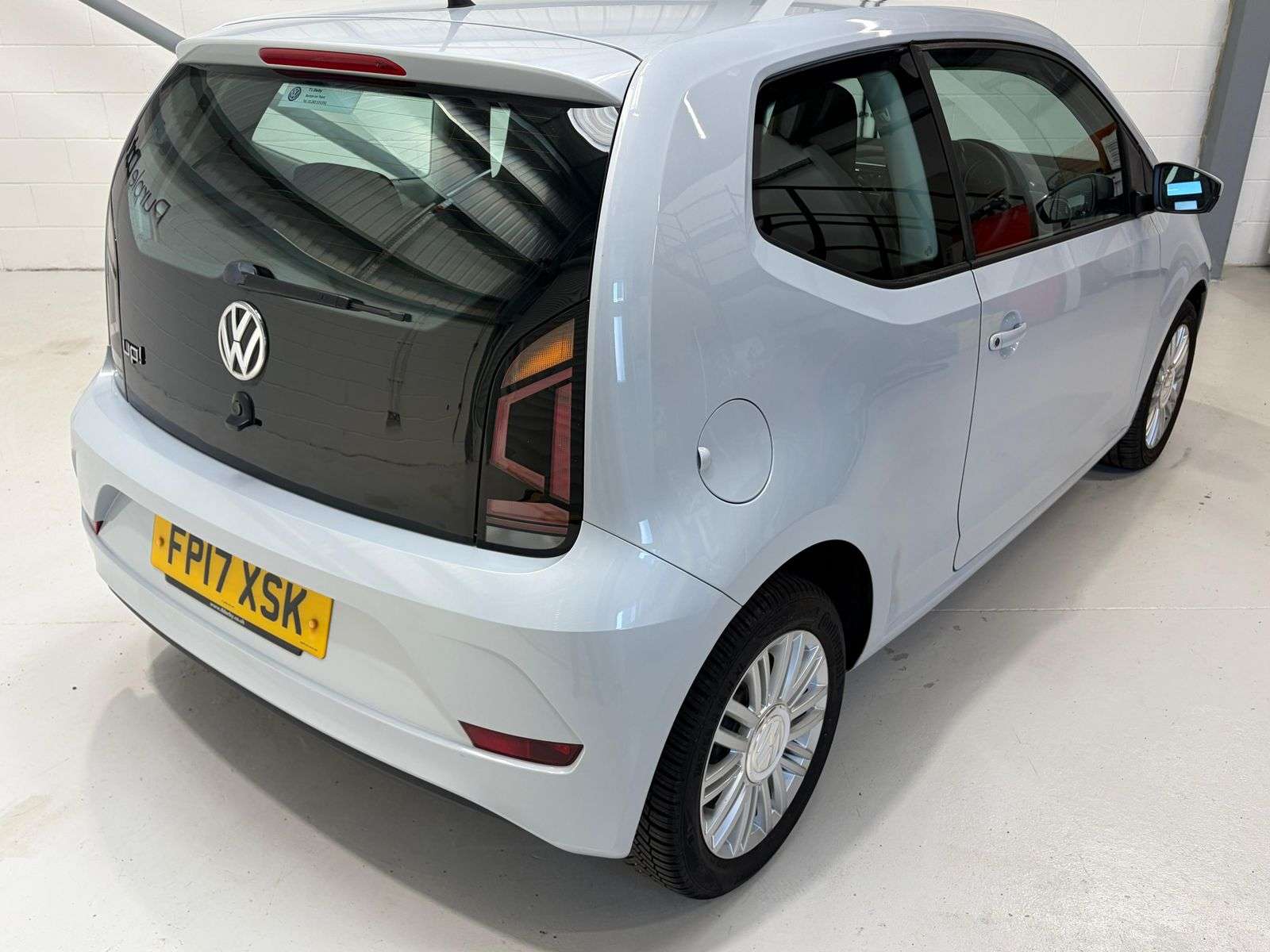 2017 VOLKSWAGEN UP! 2017 VOLKSWAGEN UP!
