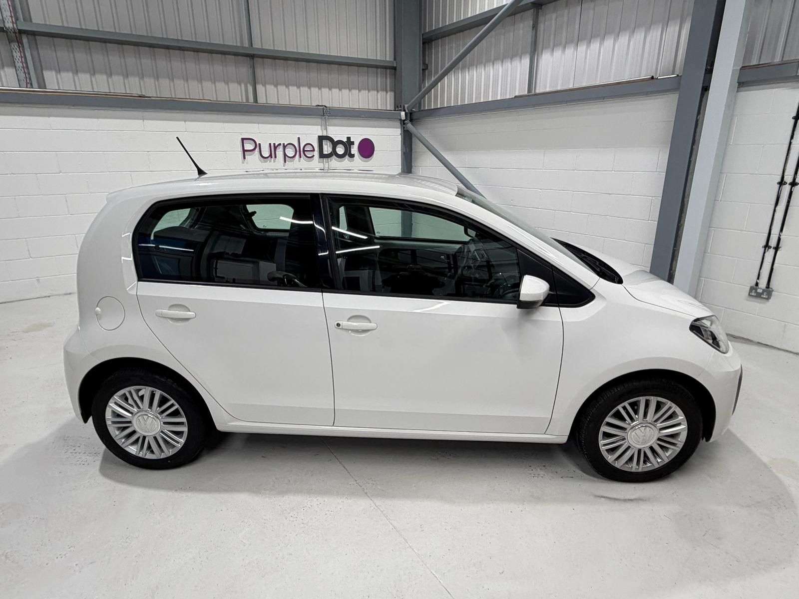 A 2017 VOLKSWAGEN UP! 1.0 Move up! Hatchback 5dr Petrol Manual Euro 6 (s/s) (60 ps) A 2017 VOLKSWAGEN UP! 1.0 Move up! Hatchback 5dr Petrol Manual Euro 6 (s/s) (60 ps)