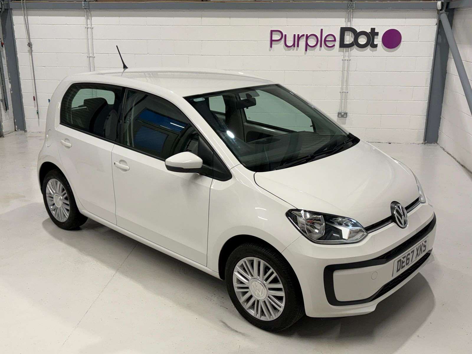 A 2017 VOLKSWAGEN UP! 1.0 Move up! Hatchback 5dr Petrol Manual Euro 6 (s/s) (60 ps) A 2017 VOLKSWAGEN UP! 1.0 Move up! Hatchback 5dr Petrol Manual Euro 6 (s/s) (60 ps)