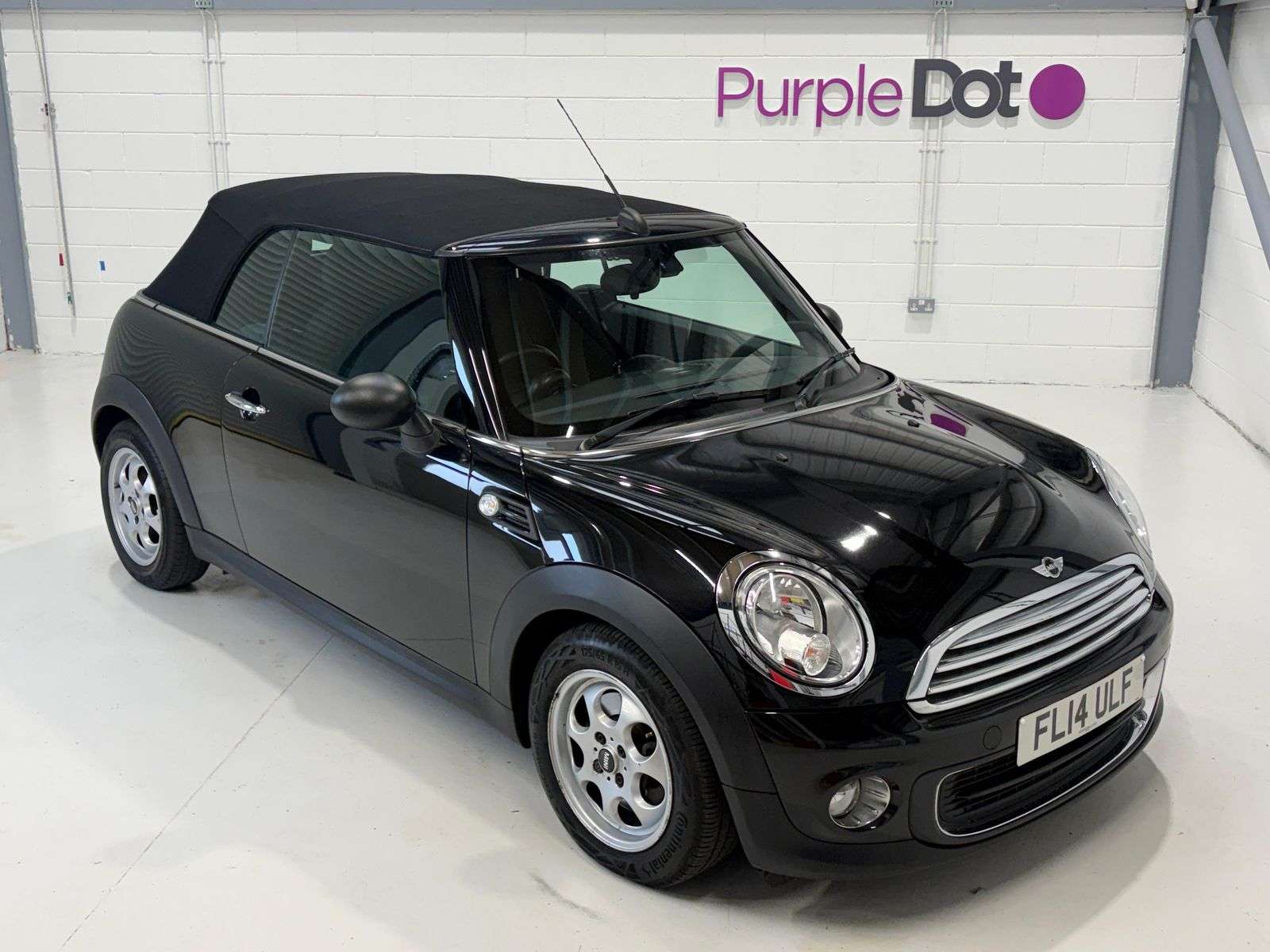 A 2014 MINI CONVERTIBLE 1.6 One Convertible 2dr Petrol Auto Euro 6 (98 ps) A 2014 MINI CONVERTIBLE 1.6 One Convertible 2dr Petrol Auto Euro 6 (98 ps)