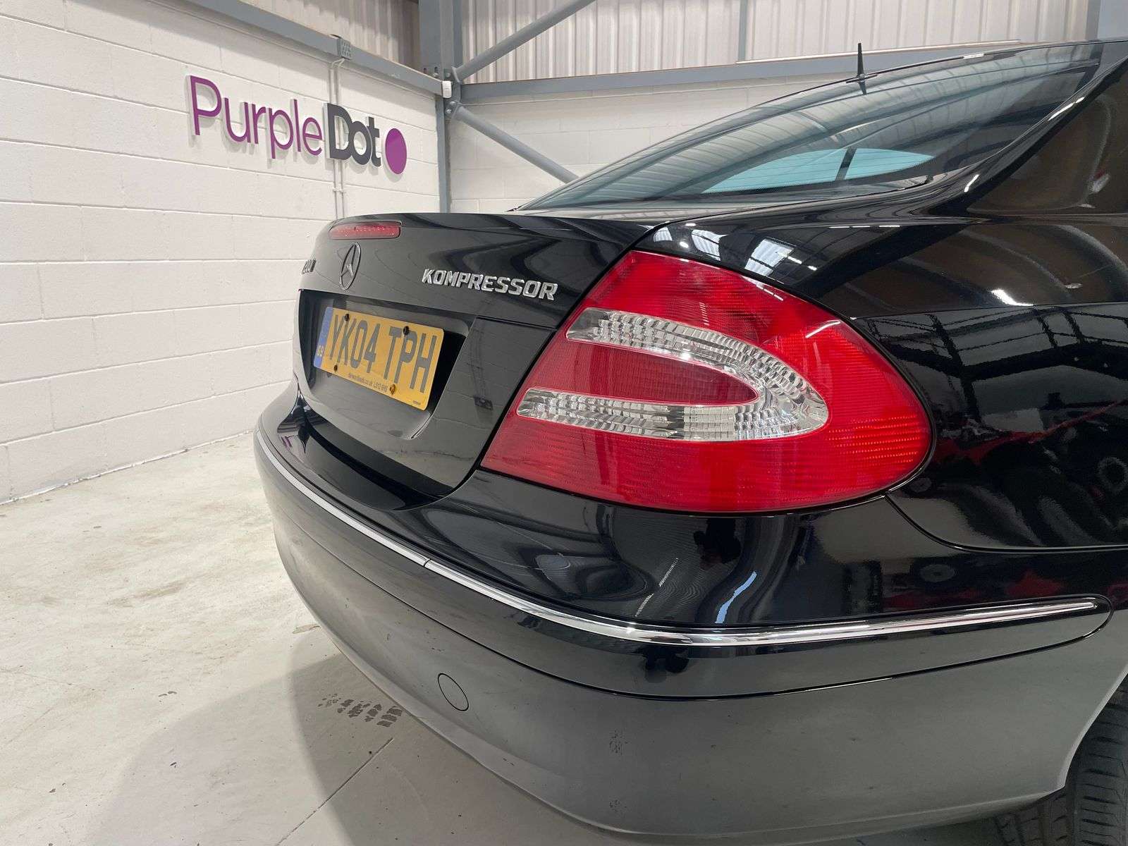 A 2004 MERCEDES CLK 1.8L 200 Kompressor AvantGarde Auto Coupe 2dr Petrol Automatic Euro 3 (163 bhp) A 2004 MERCEDES CLK 1.8L 200 Kompressor AvantGarde Auto Coupe 2dr Petrol Automatic Euro 3 (163 bhp)