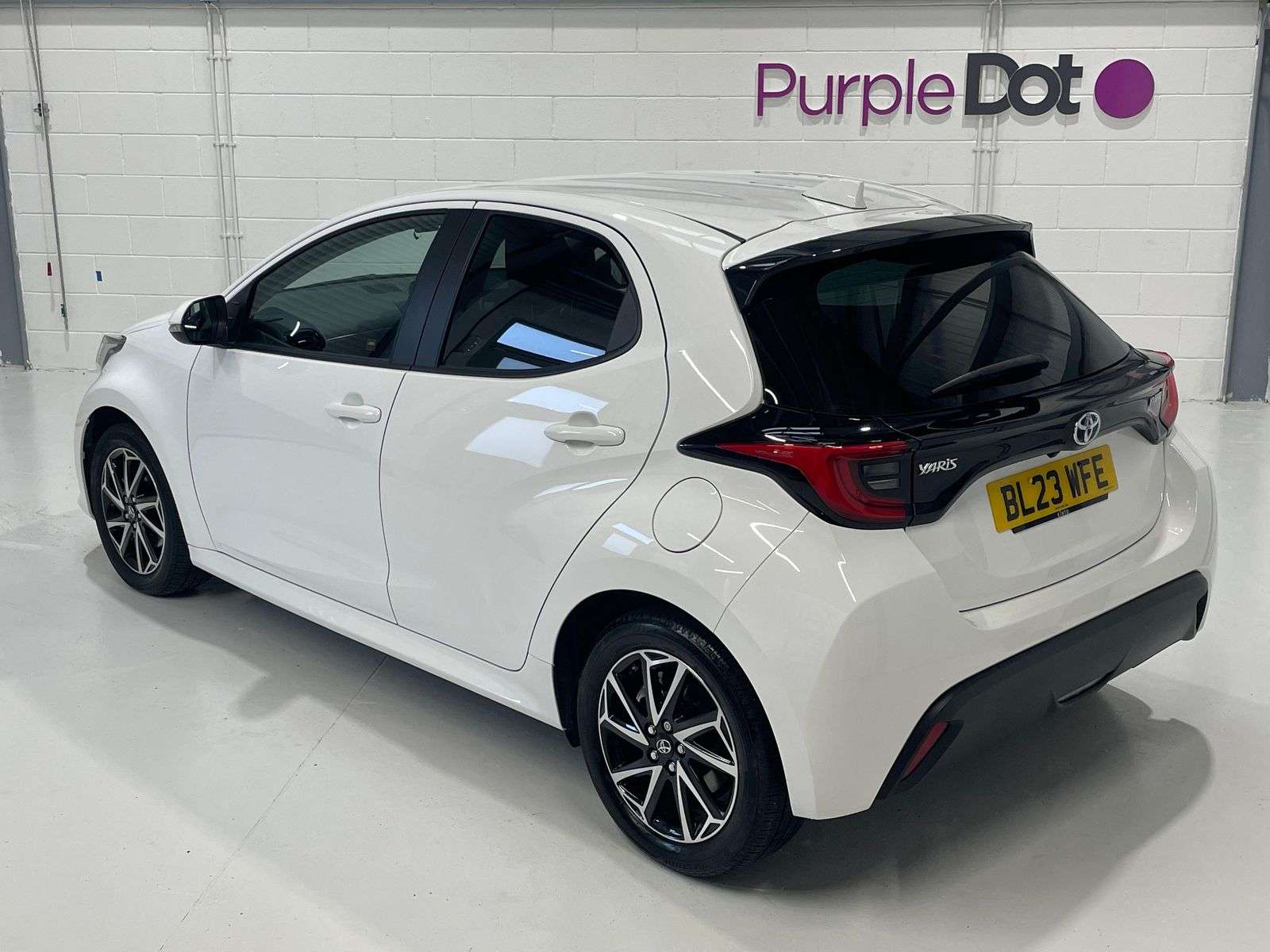 A 2023 TOYOTA YARIS 1.5L Design HEV CVT Hatchback 5dr Hybrid Automatic Euro 6 (114 bhp) A 2023 TOYOTA YARIS 1.5L Design HEV CVT Hatchback 5dr Hybrid Automatic Euro 6 (114 bhp)