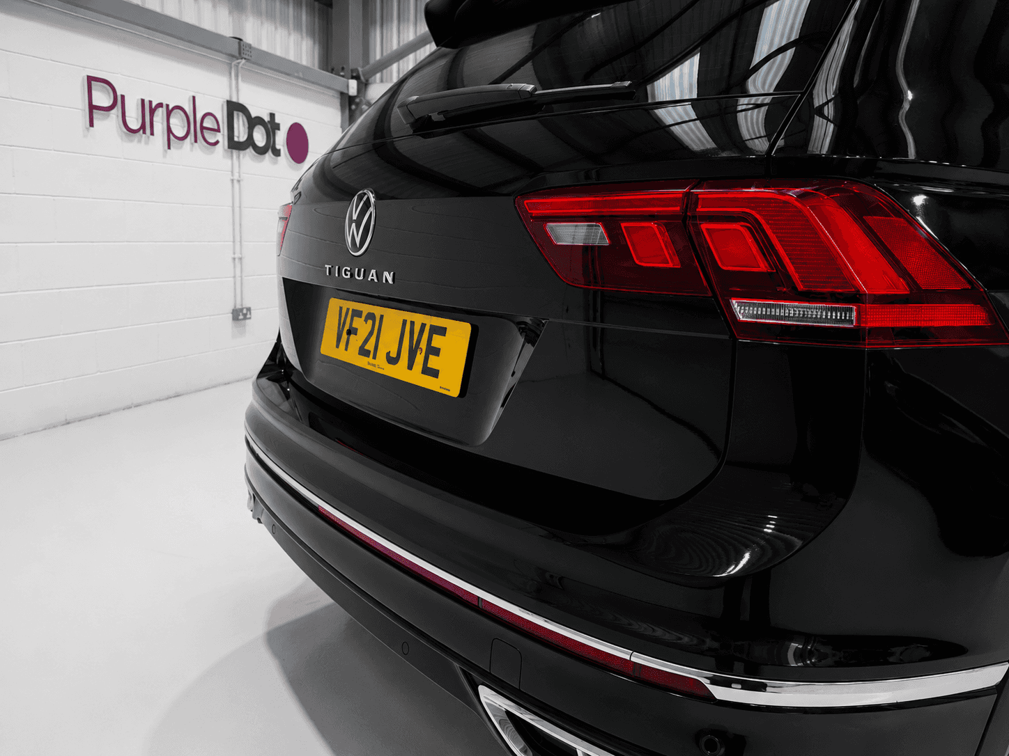 A 2021 VOLKSWAGEN TIGUAN 1.5L R-Line TSi Semi-Auto SUV 5dr Petrol Semi Automatic Euro 6 (148 bhp) A 2021 VOLKSWAGEN TIGUAN 1.5L R-Line TSi Semi-Auto SUV 5dr Petrol Semi Automatic Euro 6 (148 bhp)