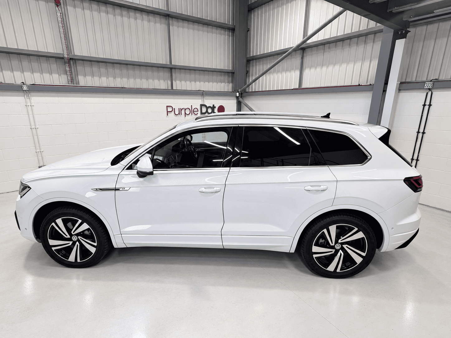 A 2019 VOLKSWAGEN TOUAREG 3.0 TDI V6 R-Line Tech SUV 5dr Diesel Tiptronic 4Motion Euro 6 (s/s) (286 ps) A 2019 VOLKSWAGEN TOUAREG 3.0 TDI V6 R-Line Tech SUV 5dr Diesel Tiptronic 4Motion Euro 6 (s/s) (286 ps)