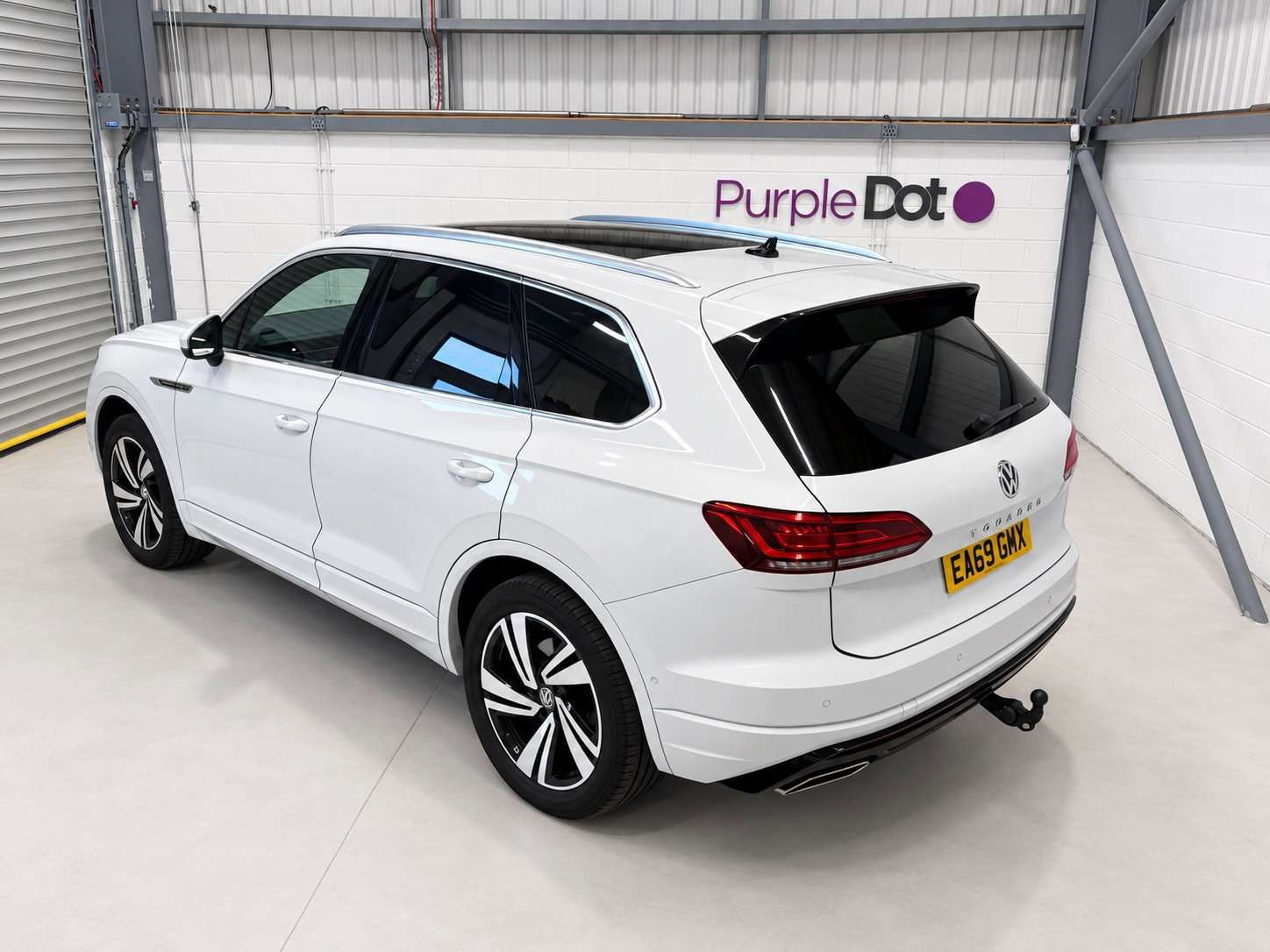 A 2019 VOLKSWAGEN TOUAREG 3.0 TDI V6 R-Line Tech SUV 5dr Diesel Tiptronic 4Motion Euro 6 (s/s) (286 ps) A 2019 VOLKSWAGEN TOUAREG 3.0 TDI V6 R-Line Tech SUV 5dr Diesel Tiptronic 4Motion Euro 6 (s/s) (286 ps)