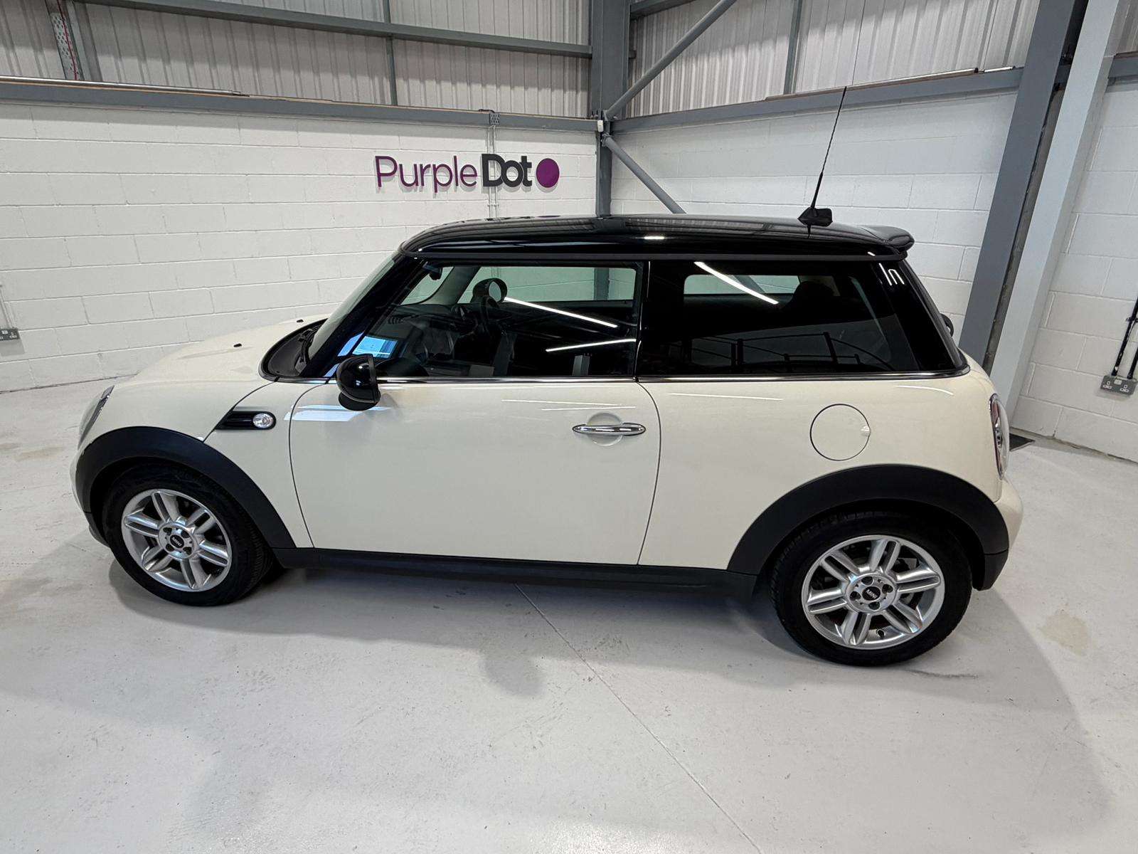 A 2012 MINI HATCH 1.6 Cooper Hatchback 3dr Petrol Steptronic Euro 5 (122 ps) A 2012 MINI HATCH 1.6 Cooper Hatchback 3dr Petrol Steptronic Euro 5 (122 ps)