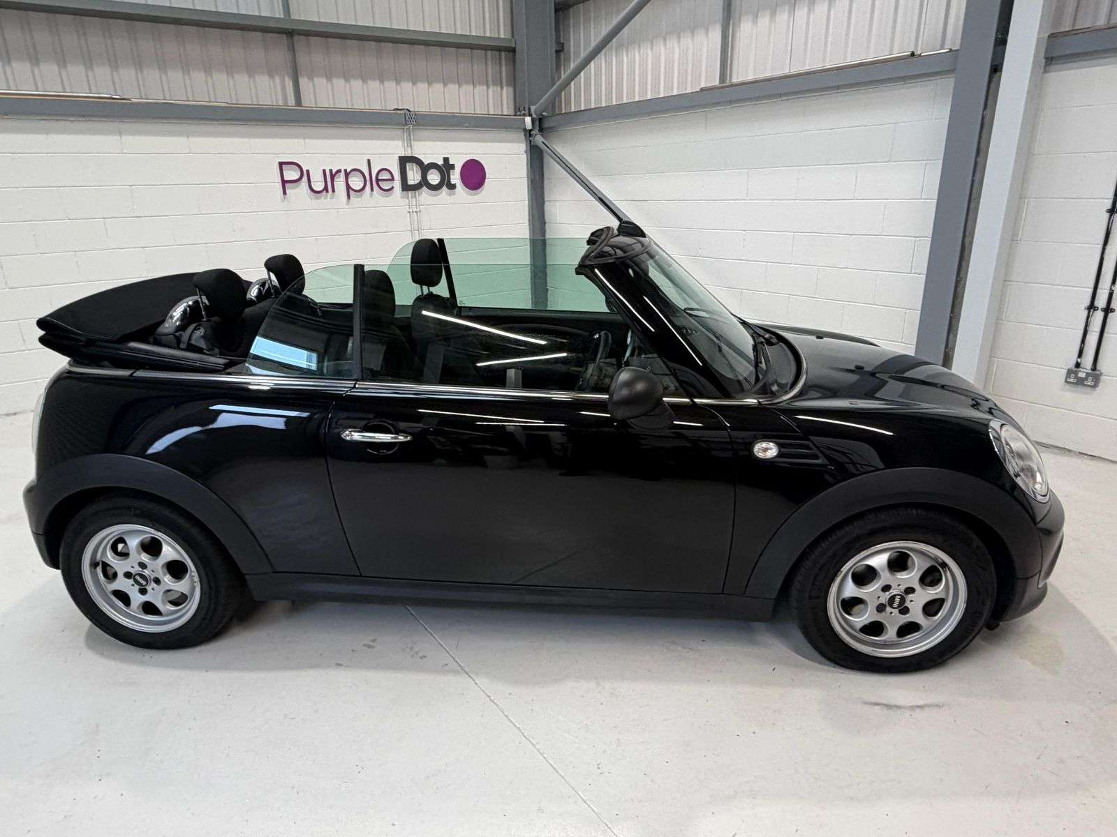A 2014 MINI CONVERTIBLE 1.6 One Convertible 2dr Petrol Auto Euro 6 (98 ps) A 2014 MINI CONVERTIBLE 1.6 One Convertible 2dr Petrol Auto Euro 6 (98 ps)