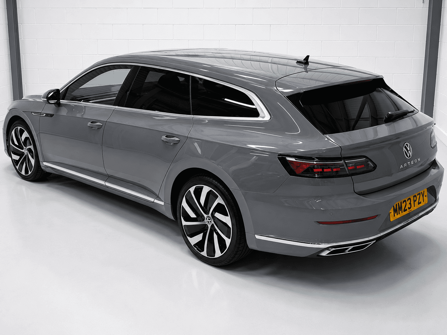 A 2023 VOLKSWAGEN ARTEON 2.0 TSI R-Line Shooting Brake 5dr Petrol DSG Euro 6 (s/s) (190 ps) A 2023 VOLKSWAGEN ARTEON 2.0 TSI R-Line Shooting Brake 5dr Petrol DSG Euro 6 (s/s) (190 ps)