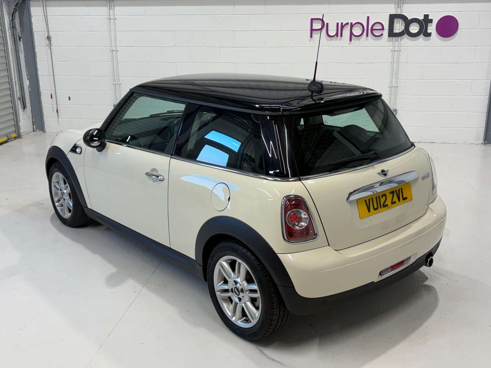 A 2012 MINI HATCH 1.6 Cooper Hatchback 3dr Petrol Steptronic Euro 5 (122 ps) A 2012 MINI HATCH 1.6 Cooper Hatchback 3dr Petrol Steptronic Euro 5 (122 ps)