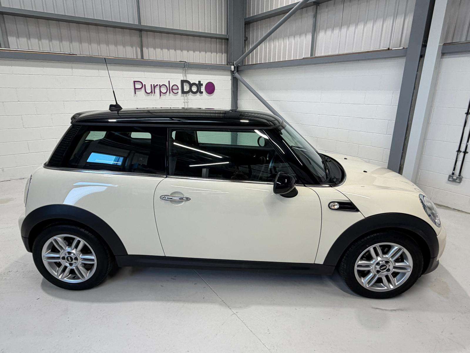 A 2012 MINI HATCH 1.6 Cooper Hatchback 3dr Petrol Steptronic Euro 5 (122 ps) A 2012 MINI HATCH 1.6 Cooper Hatchback 3dr Petrol Steptronic Euro 5 (122 ps)